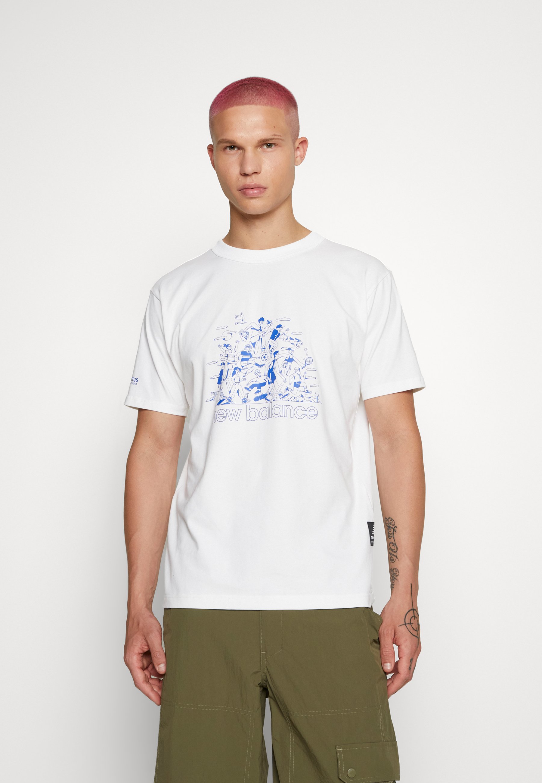 NB ATHLETICS ARON LEAH GROUP FUN - Print T-shirt - white