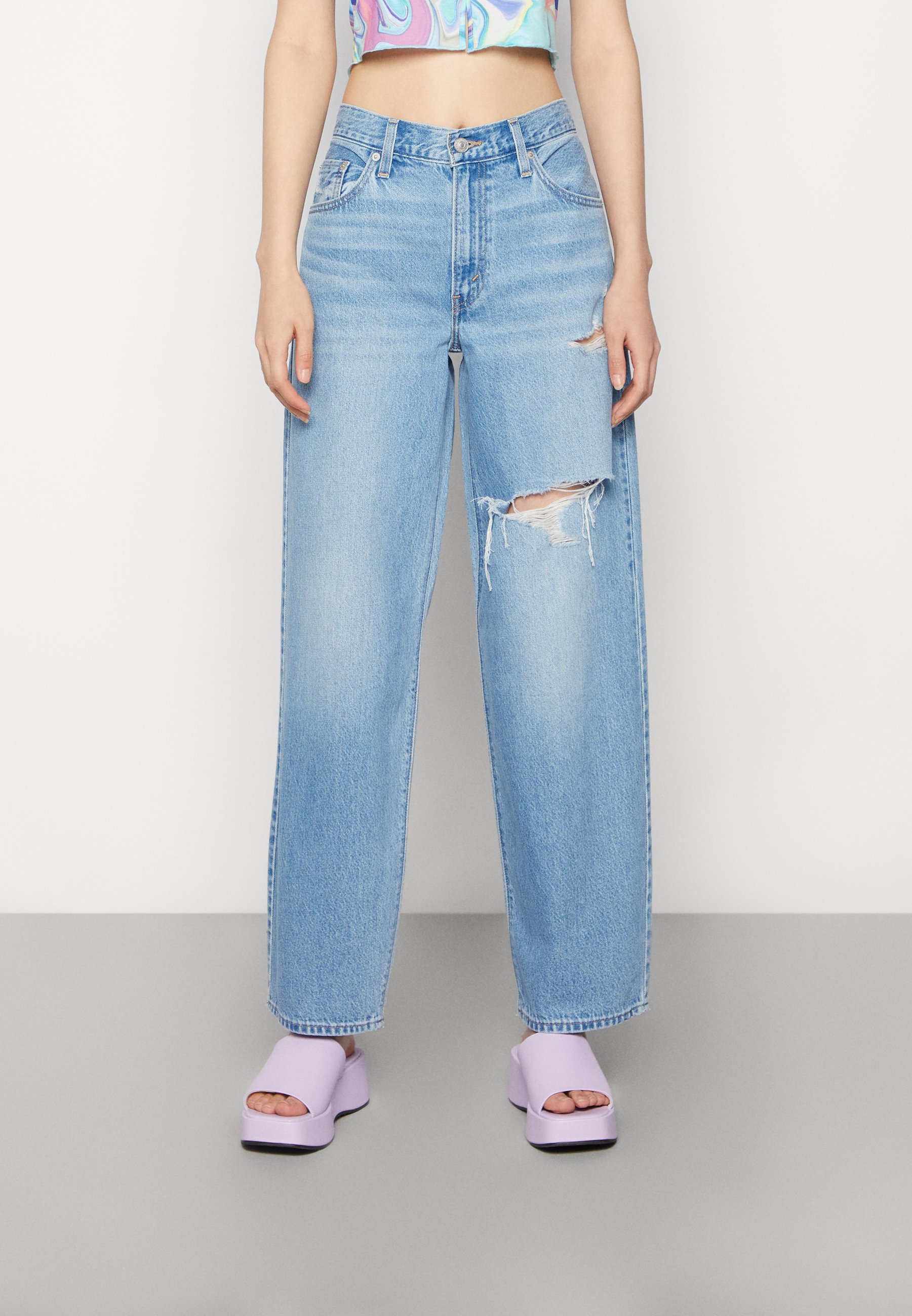 Levi's® BAGGY DAD - Relaxed fit jeans - in the middle damage/destroyed denim