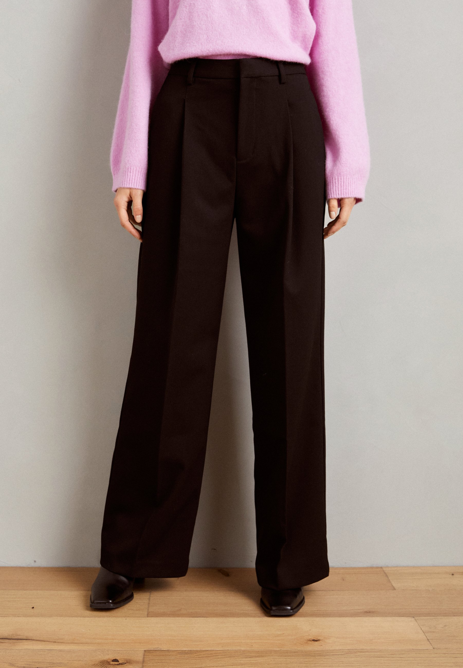 Scotch & Soda PLEATED HIGH RISE WIDE LEG PANT - Trousers - evening black/black