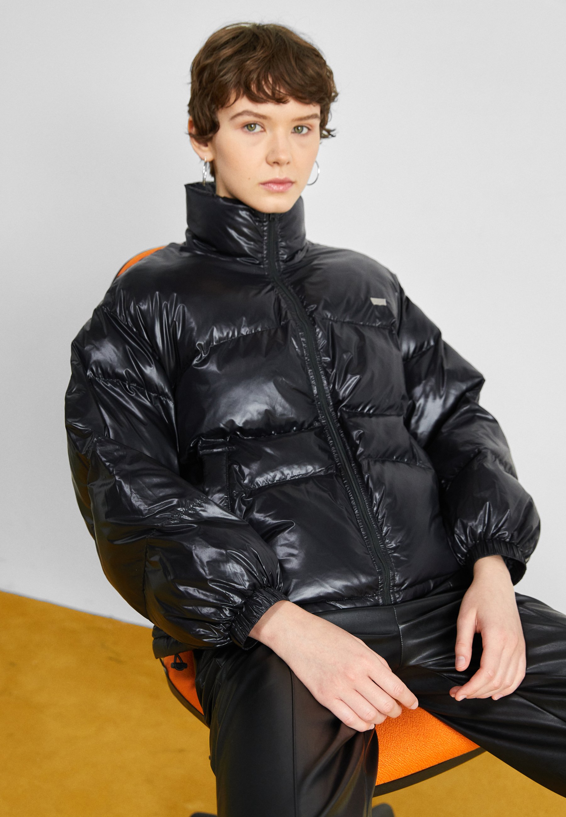 Levi's® RETRO PUFFER - Winter jacket - caviar/black