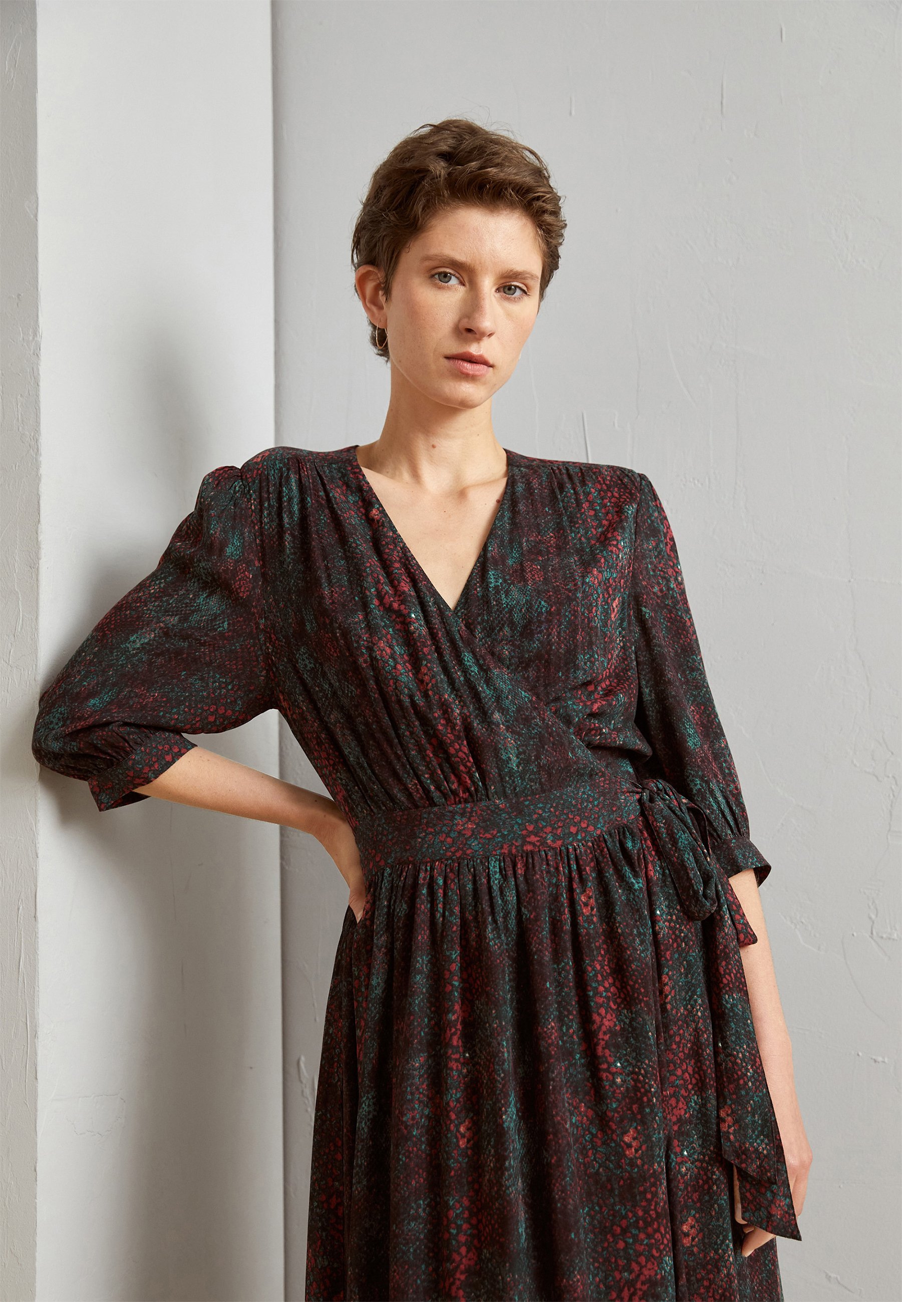 Scotch & Soda MIDI WRAP DRESS - Day dress - snake/multi-coloured