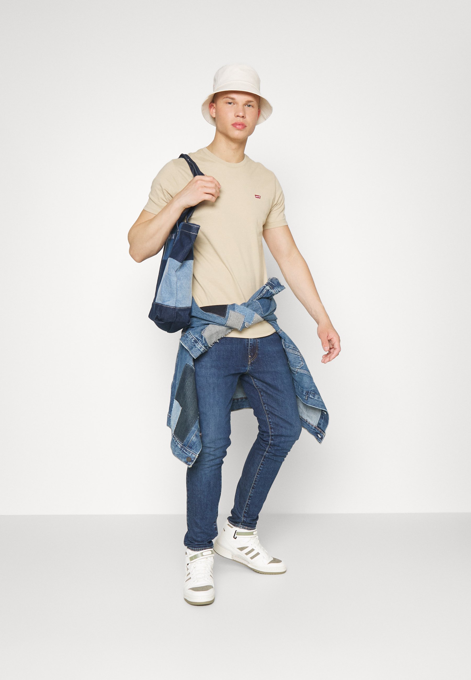 Levi's® ORIGINAL  - Print T-shirt - fields of rye/sand