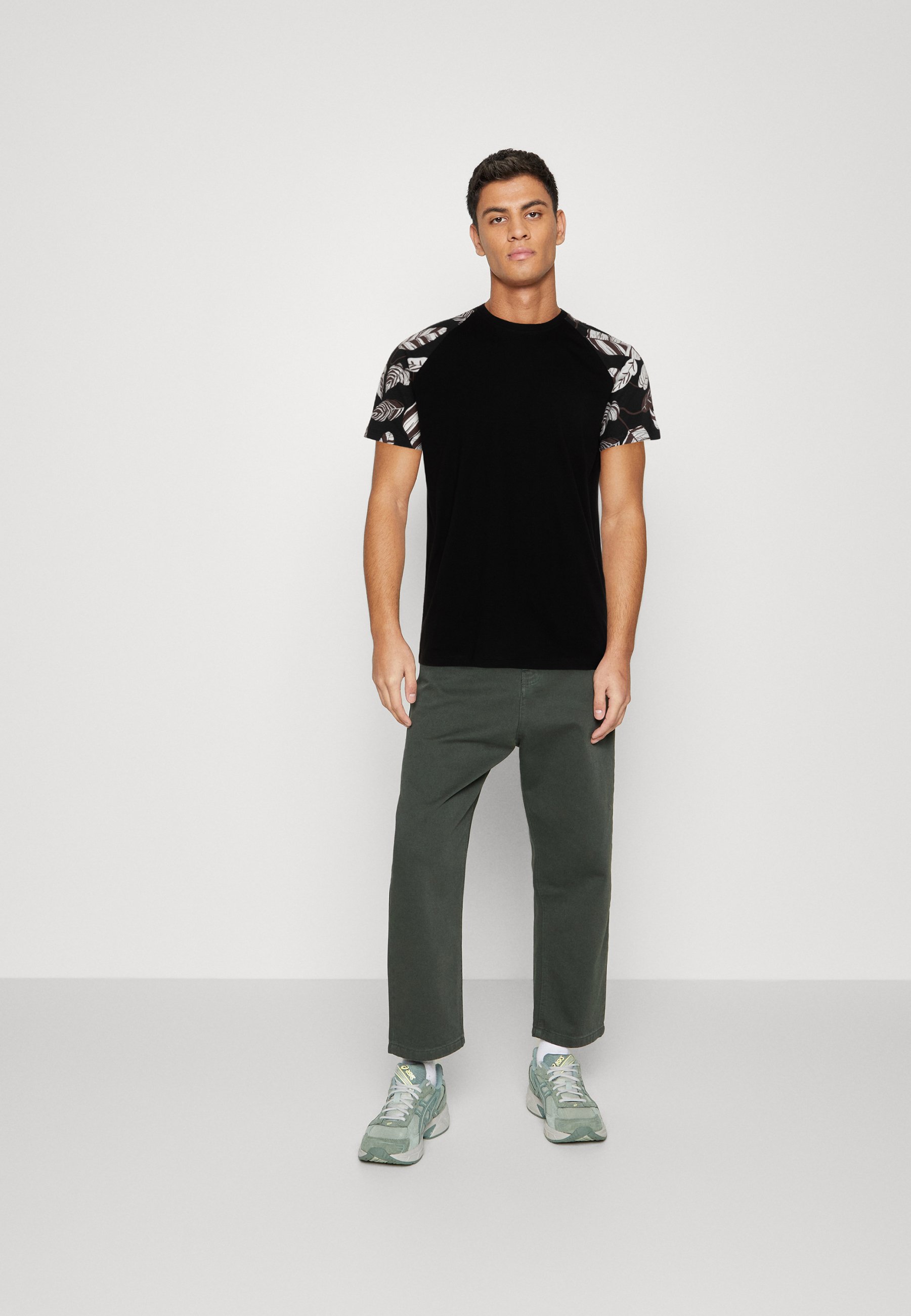 Jack &Jones JJBECS TEE CREW NECK RAGLAN - Print T-shirt - black