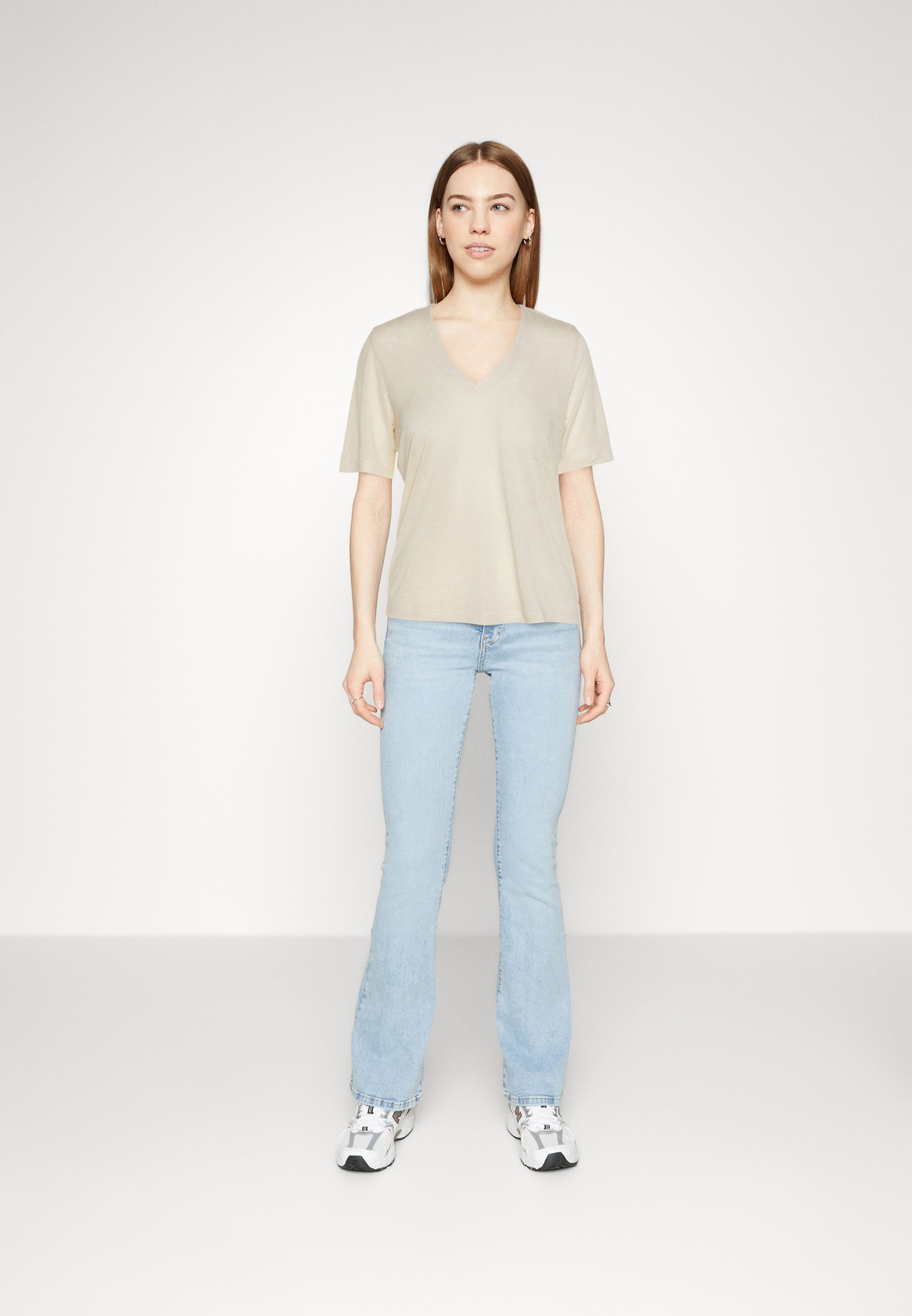 Scotch & Soda SOFT V NECK - Print T-shirt - arctic white/white