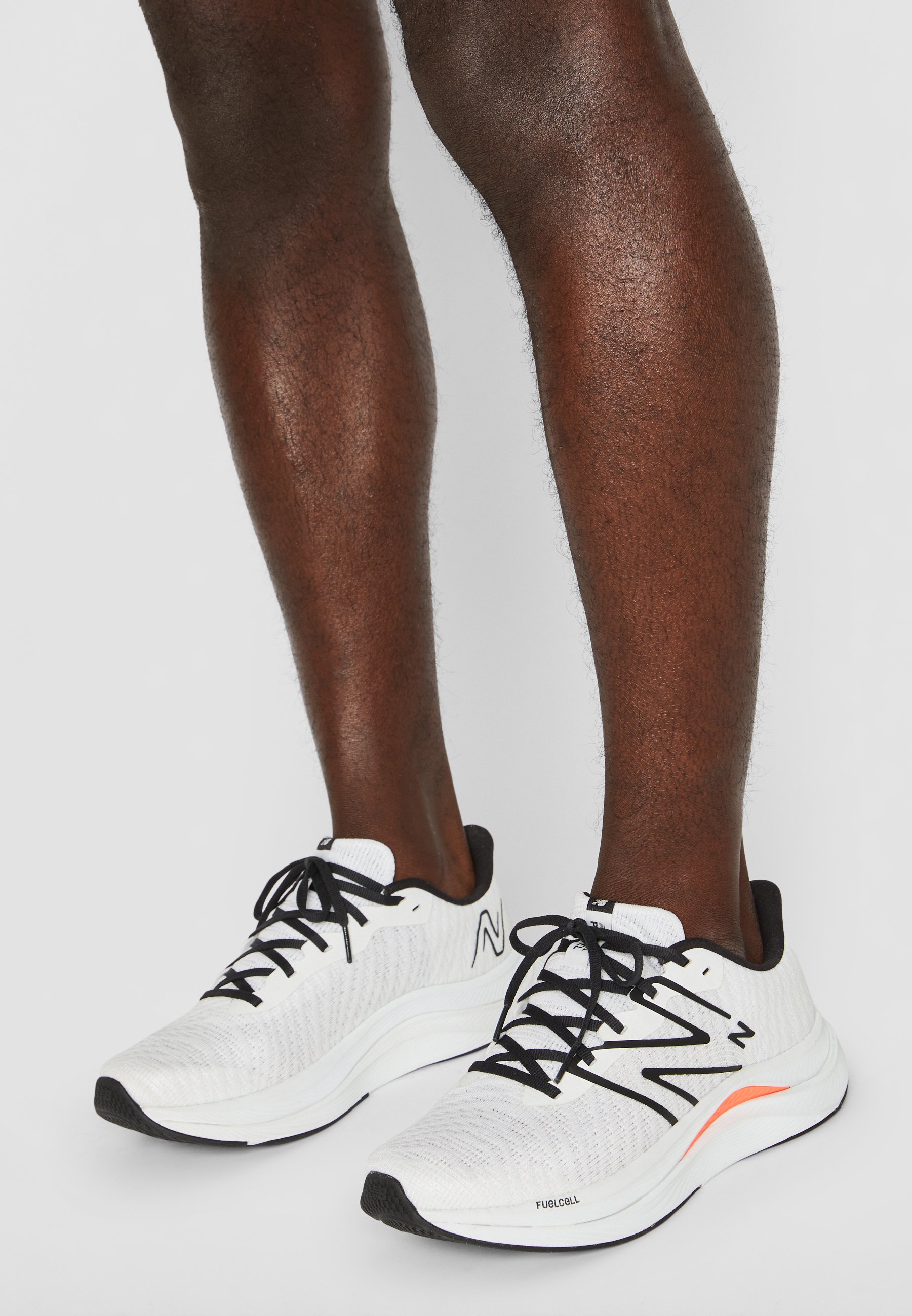 NB FUELCELL PROPEL V4 - Neutral running shoes - white
