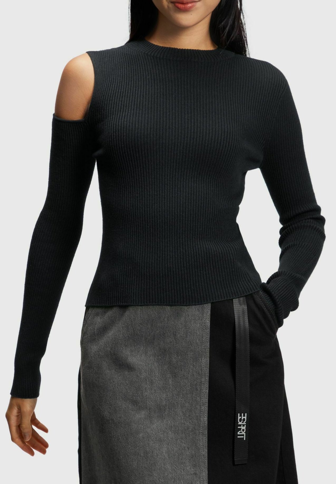Esprit CUT-OUT-SCHULTER - Jumper - black