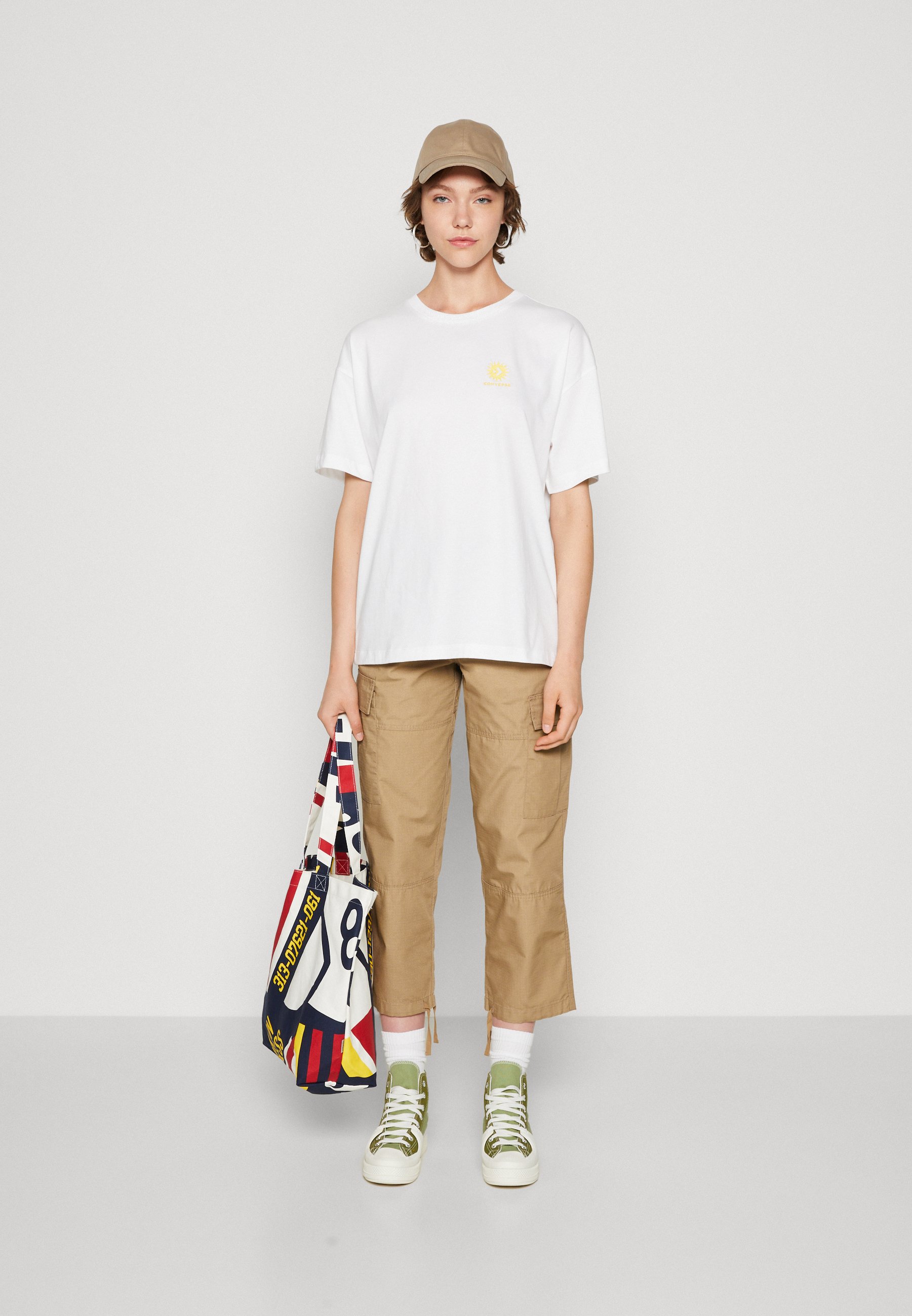 Converse OVERSIZED FLORAL GRAPHIC CREW - Print T-shirt - white