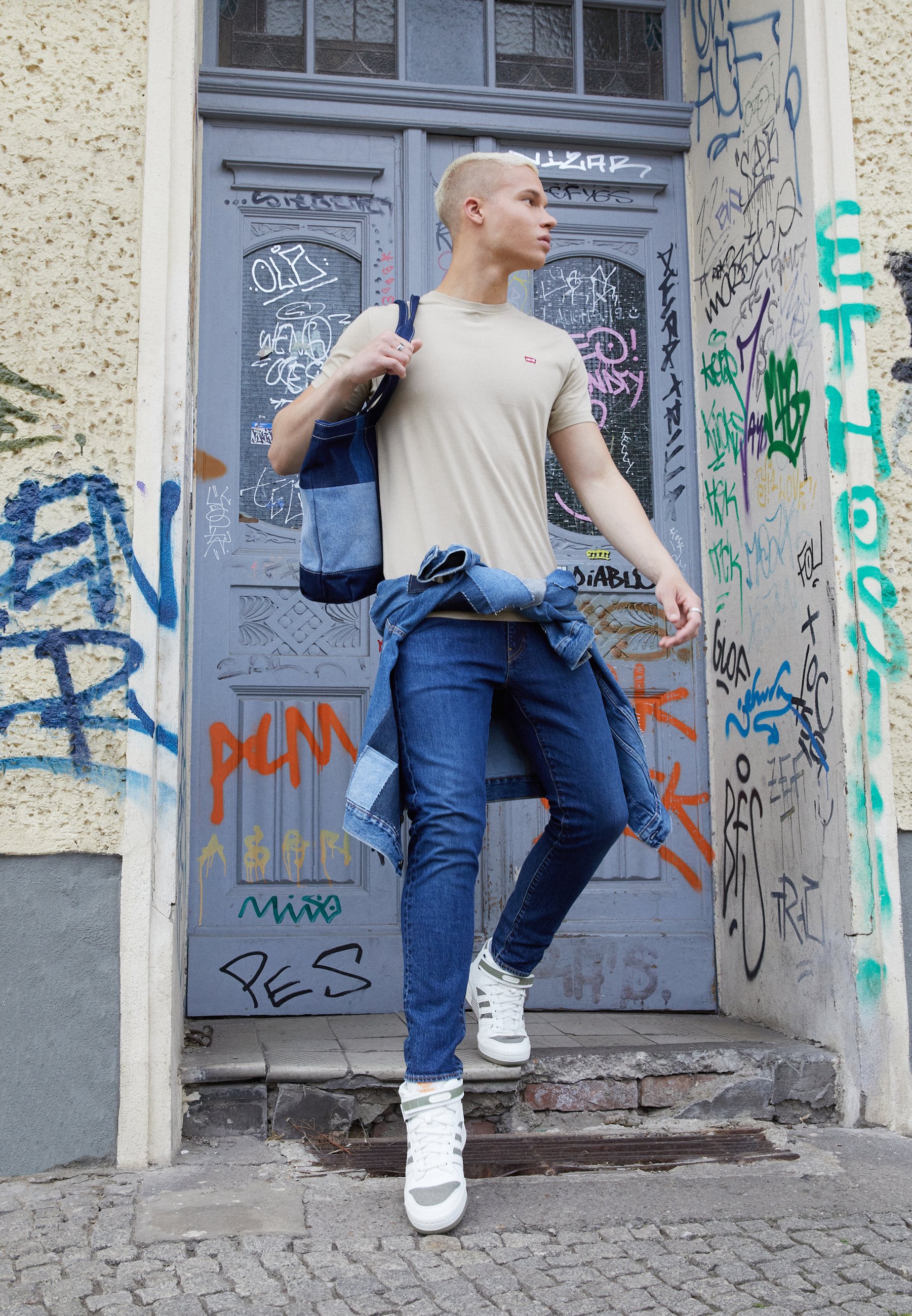 Levi's® ORIGINAL  - Print T-shirt - fields of rye/sand