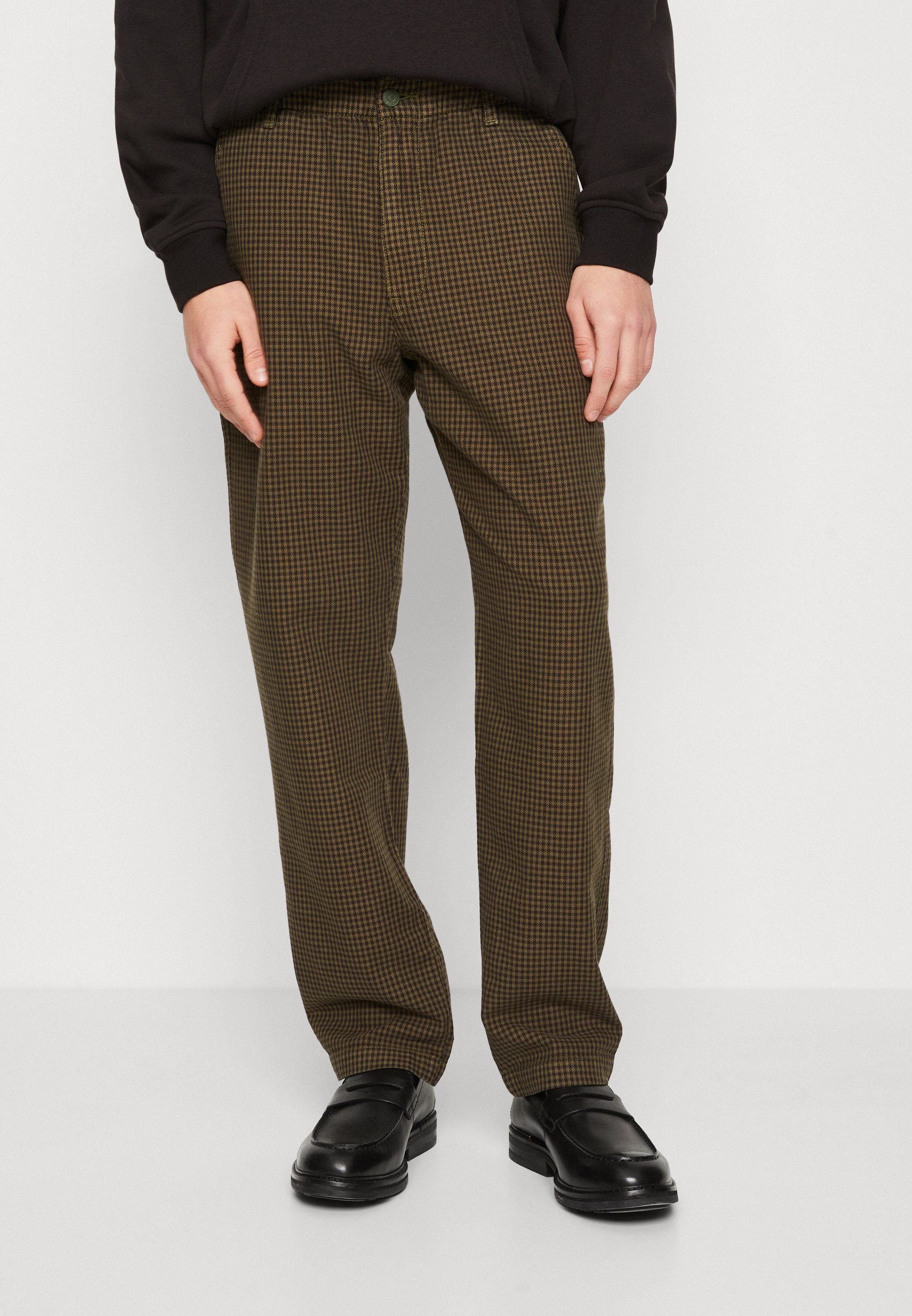 Levi's® TAPER - Trousers - olivee night/olive