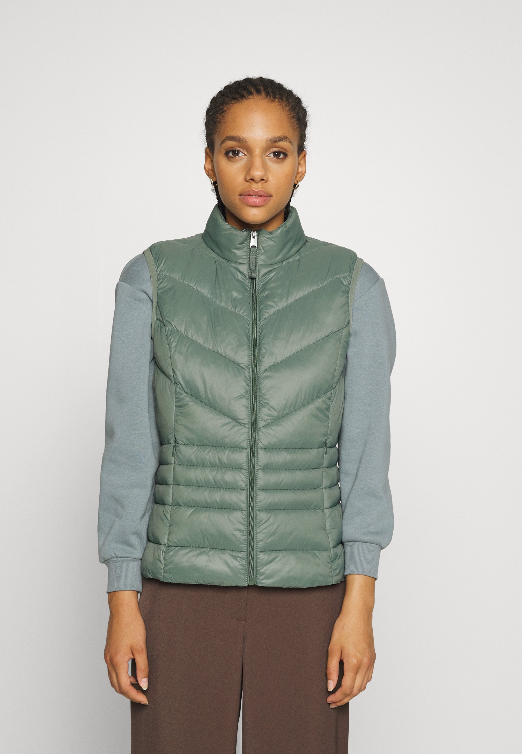 Vero Moda VMSORAYASIV WAISTCOAT  - Waistcoat - laurel wreath/light green