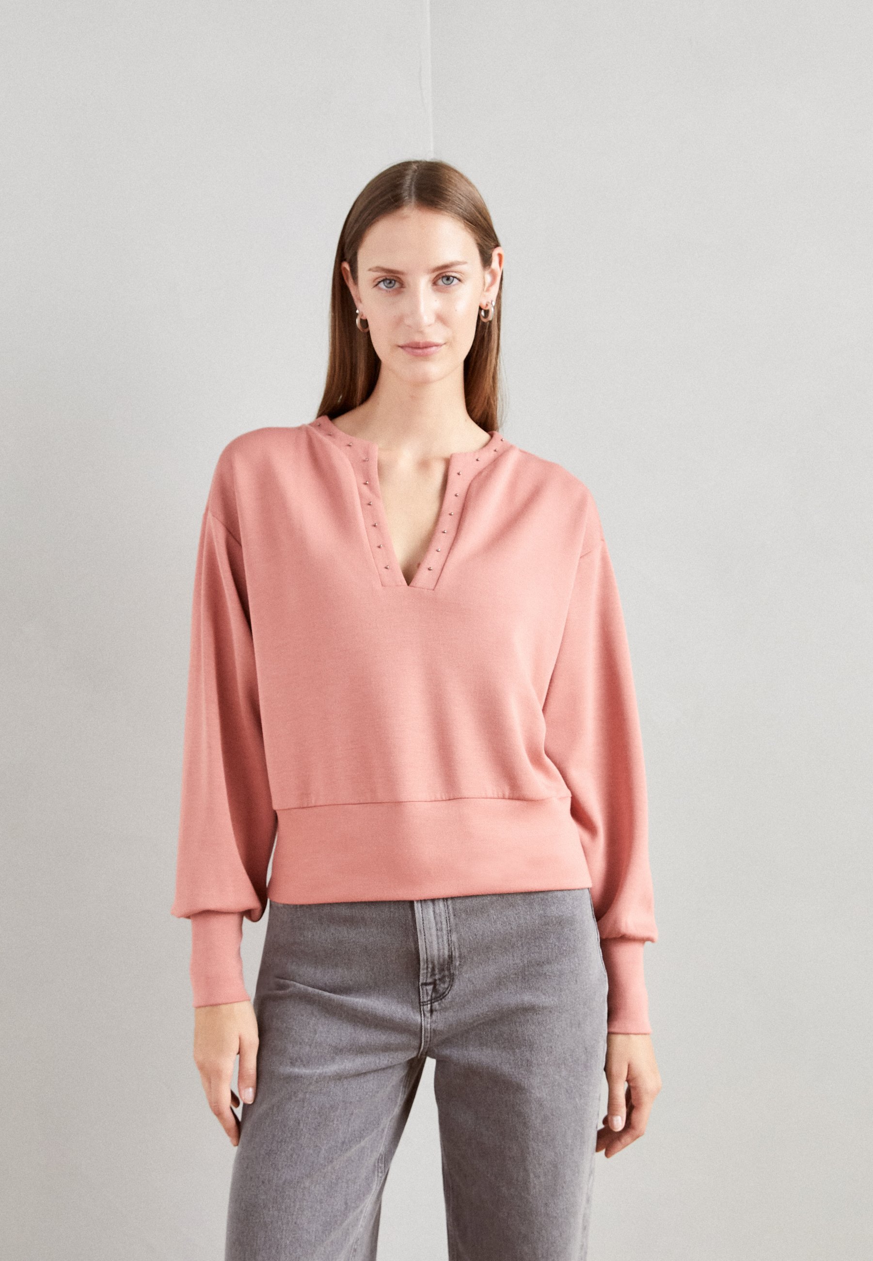 Scotch & Soda OPEN V NECK BEADED - Sweatshirt - dusty rose/salmon