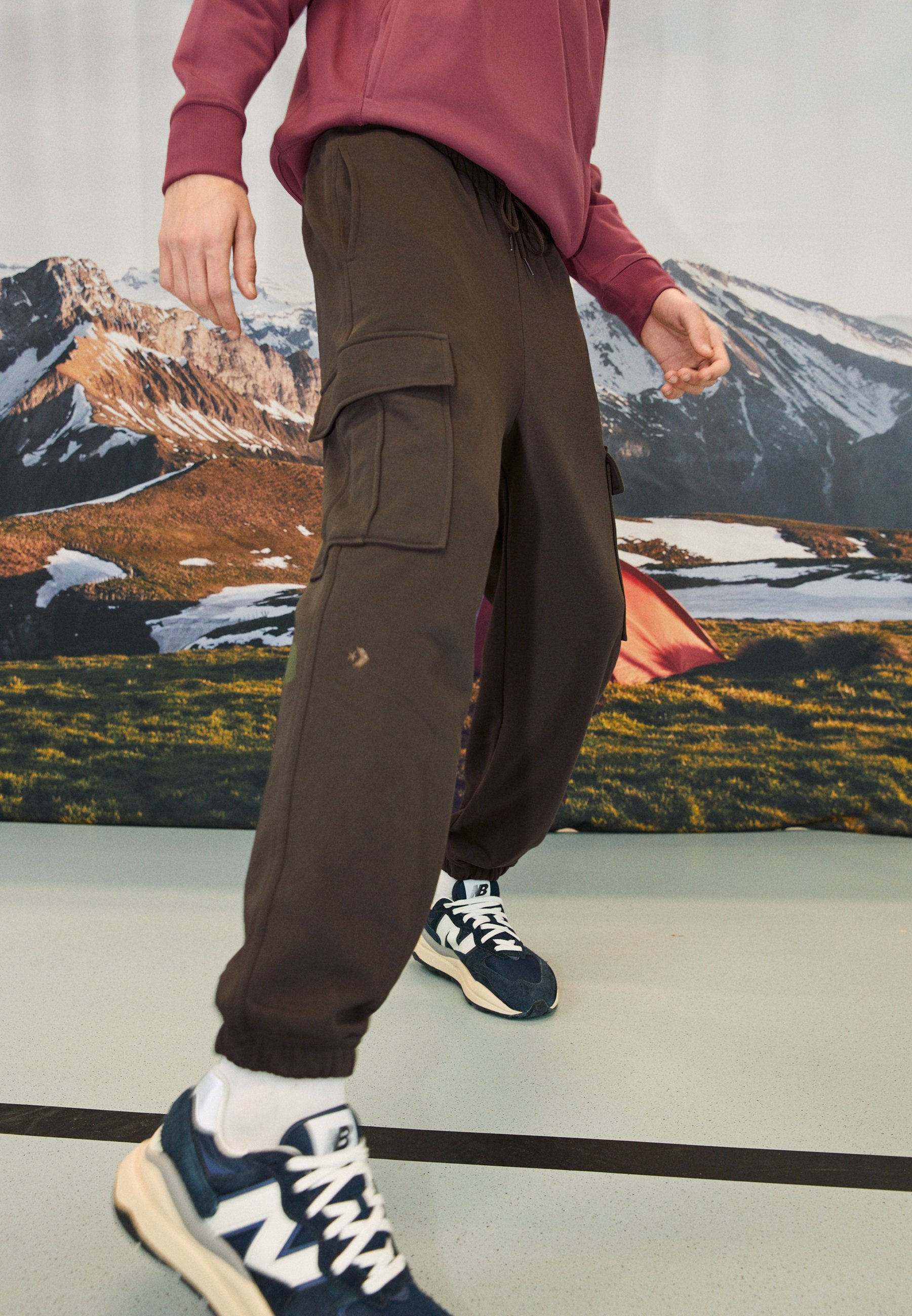 Converse PANT - Cargo trousers - forrest shelter/khaki