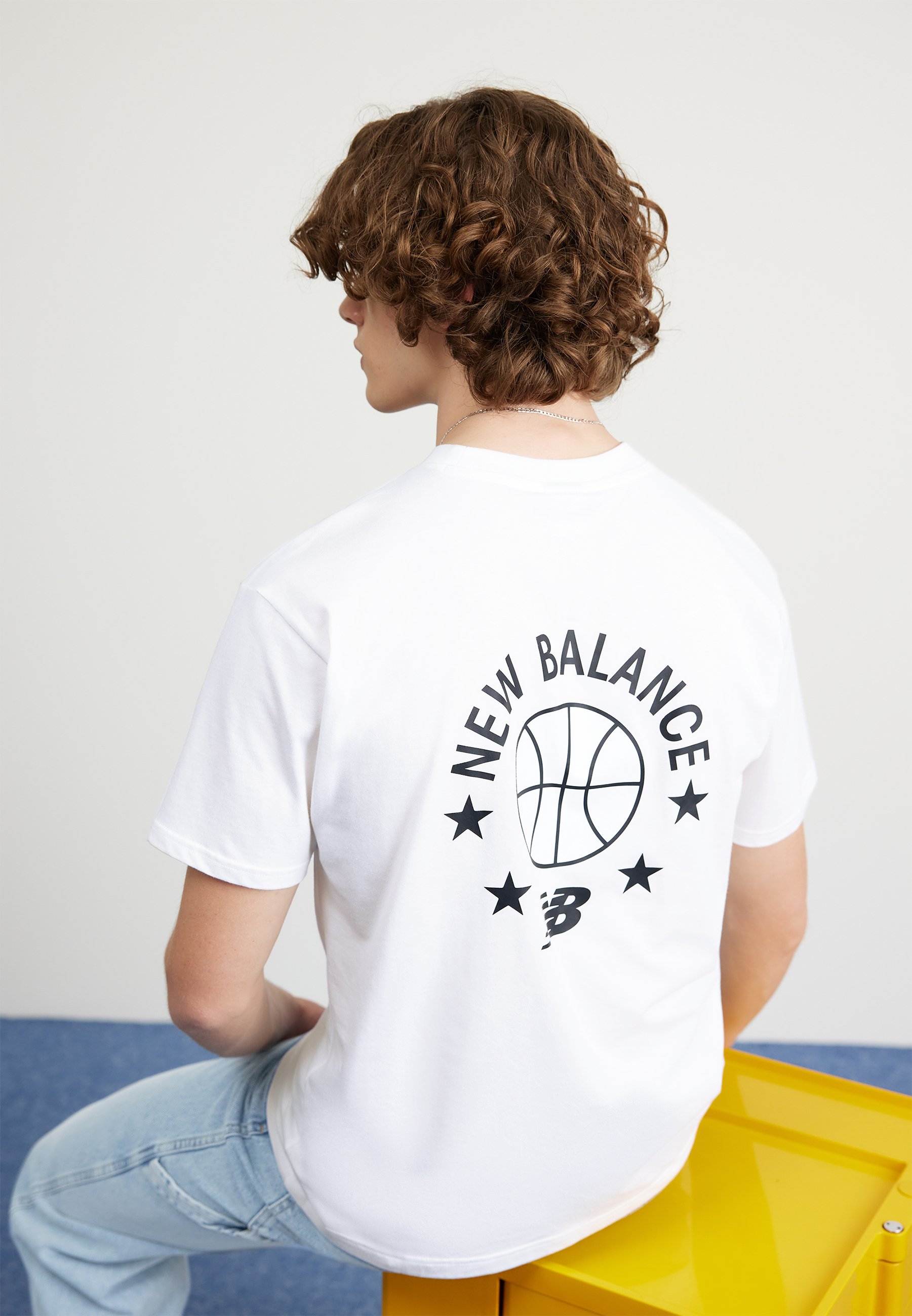 NB HOOPS ESSENTIALS - Print T-shirt - white
