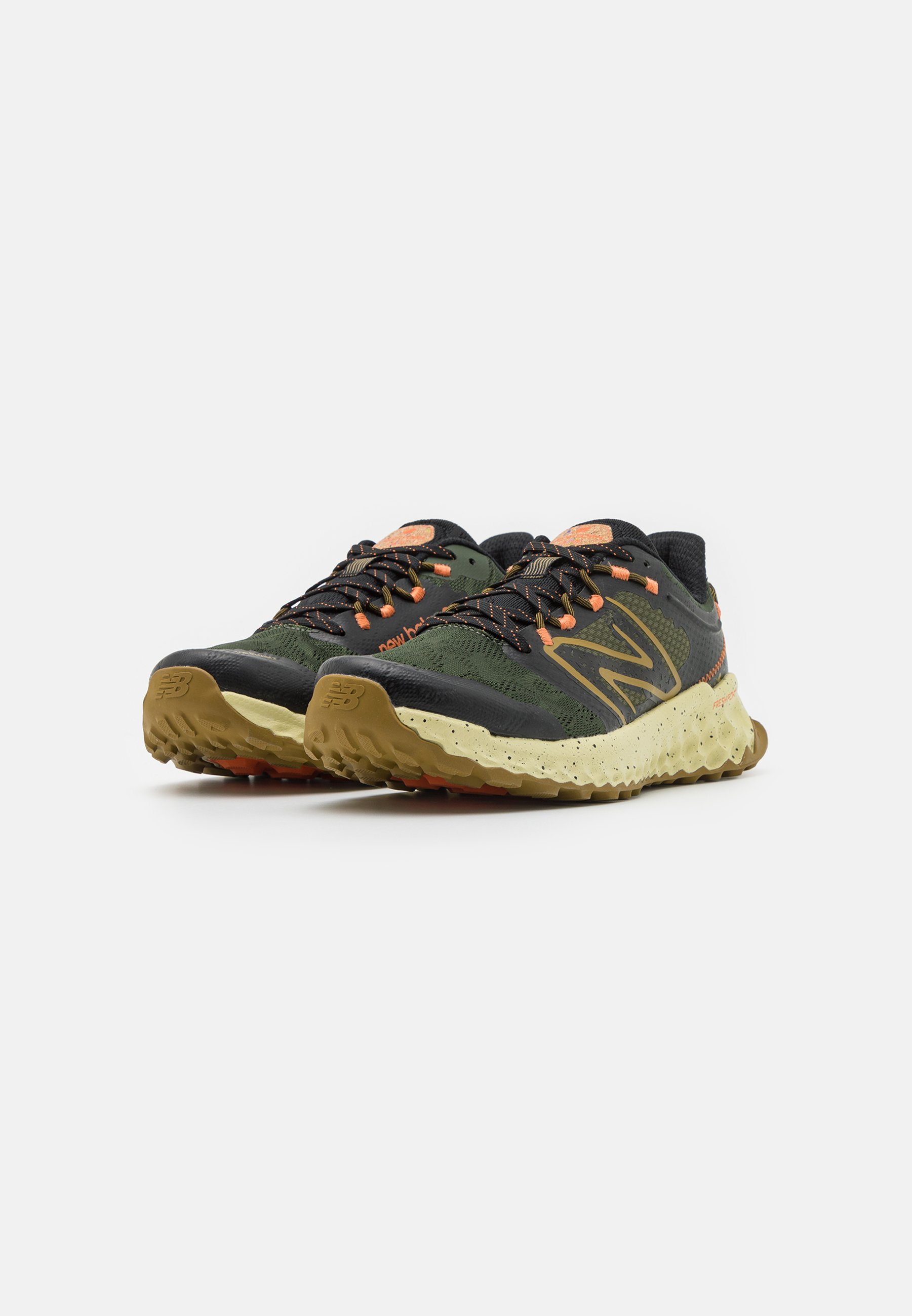 NB FRESH FOAM GAROÉ - Trail running shoes - kombu/brown