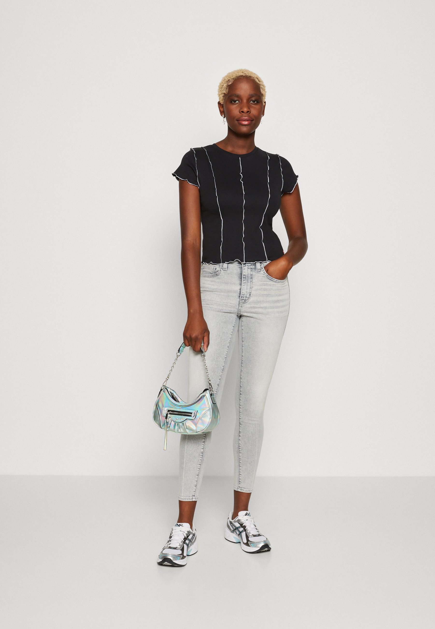 Levi's® INSIDE OUT SEAMED TEE - Print T-shirt - caviar/black