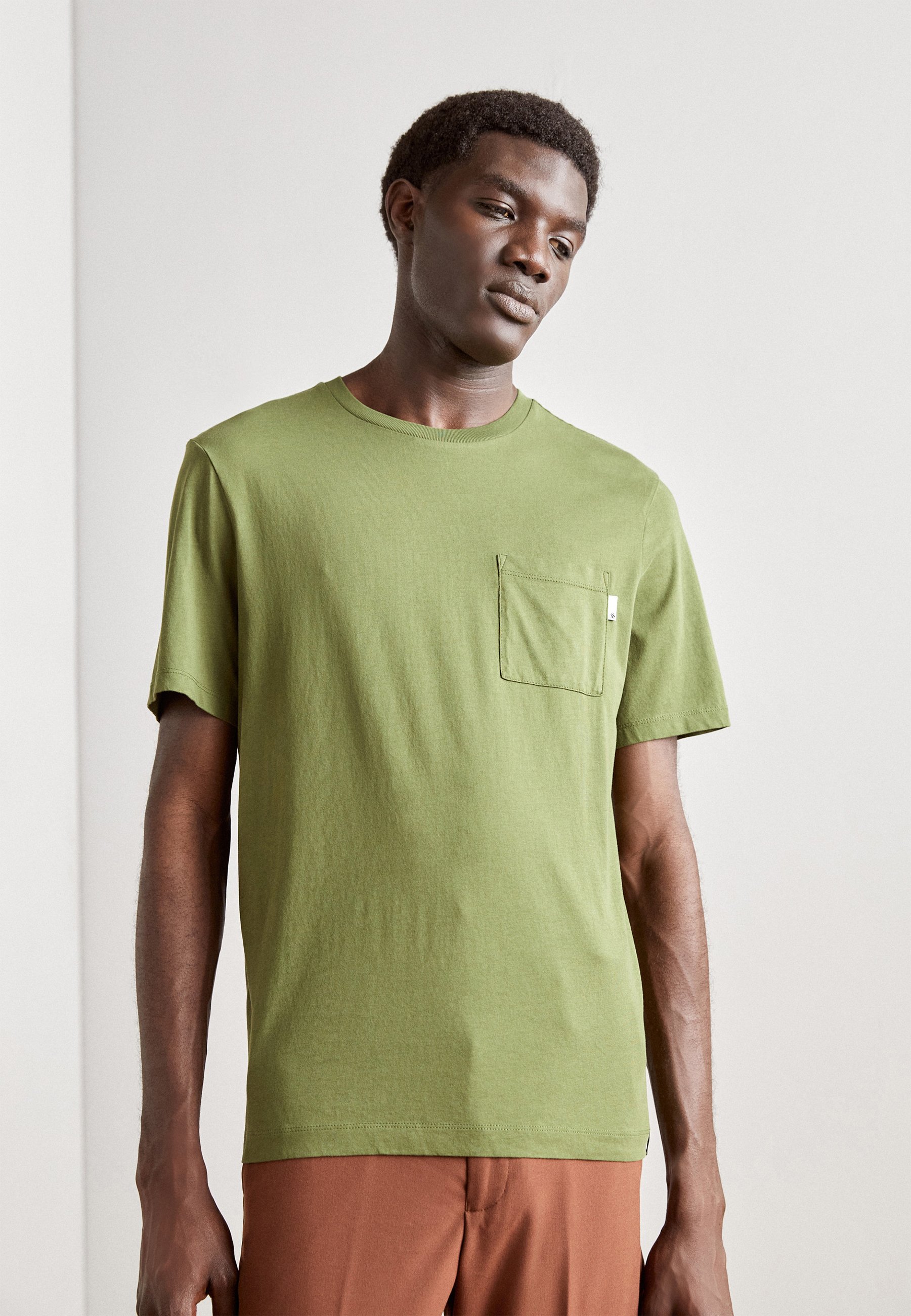 Scotch & Soda POCKET TEE - Basic T-shirt - green dream/green