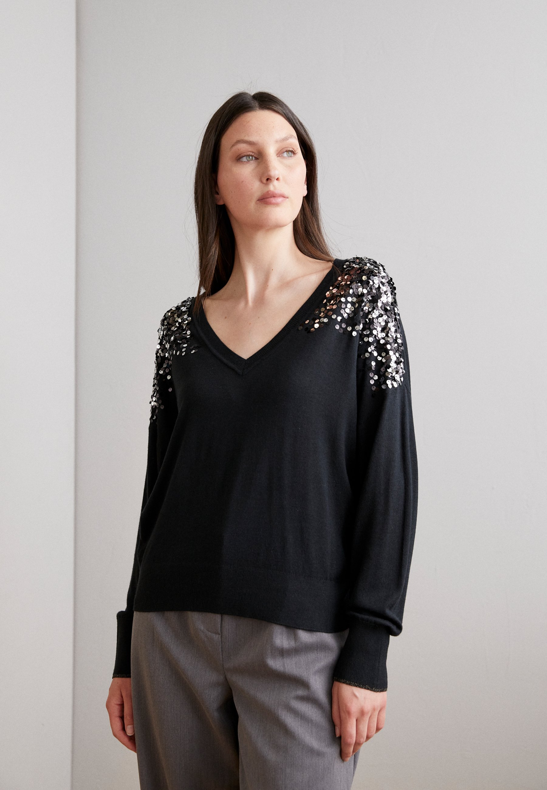 Scotch & Soda EMBELLISHED SHOULDER V-NECK - Jumper - black