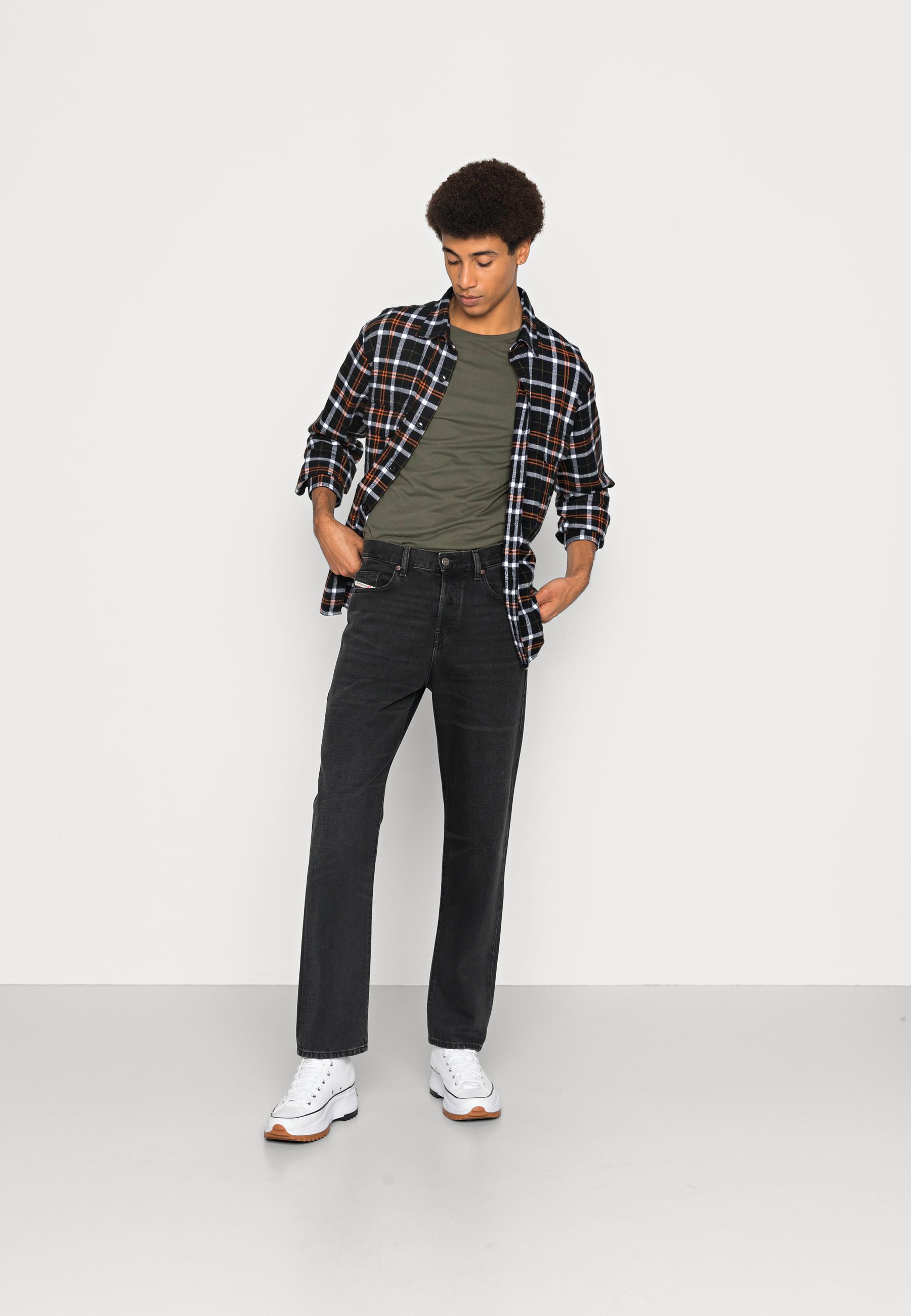 Diesel 2020 VIKER - Straight leg jeans - black/black denim