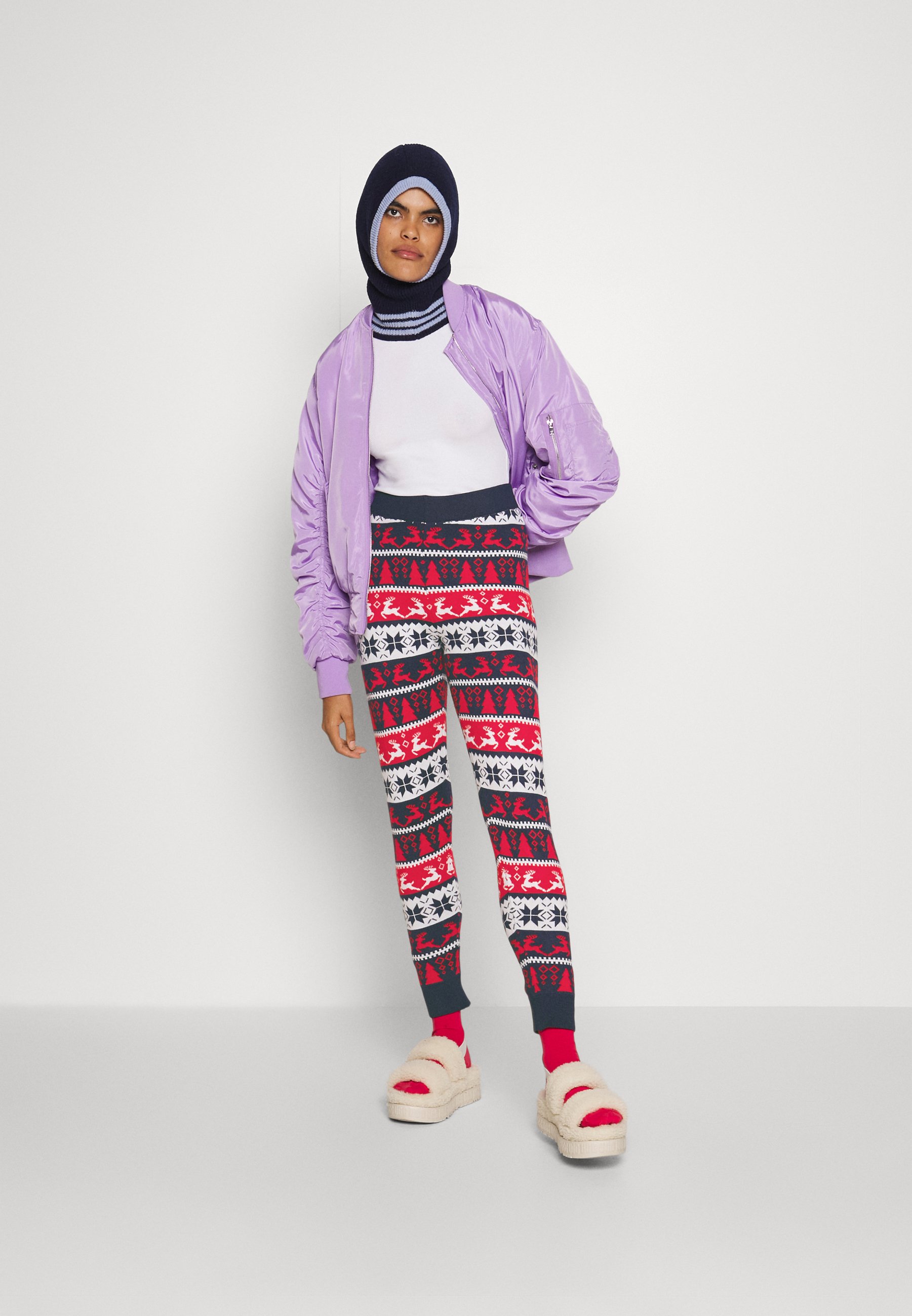 ONLY ONLXMAS COMFY DEER PANT - Trousers - night sky/cloud dancer/chili red/dark blue