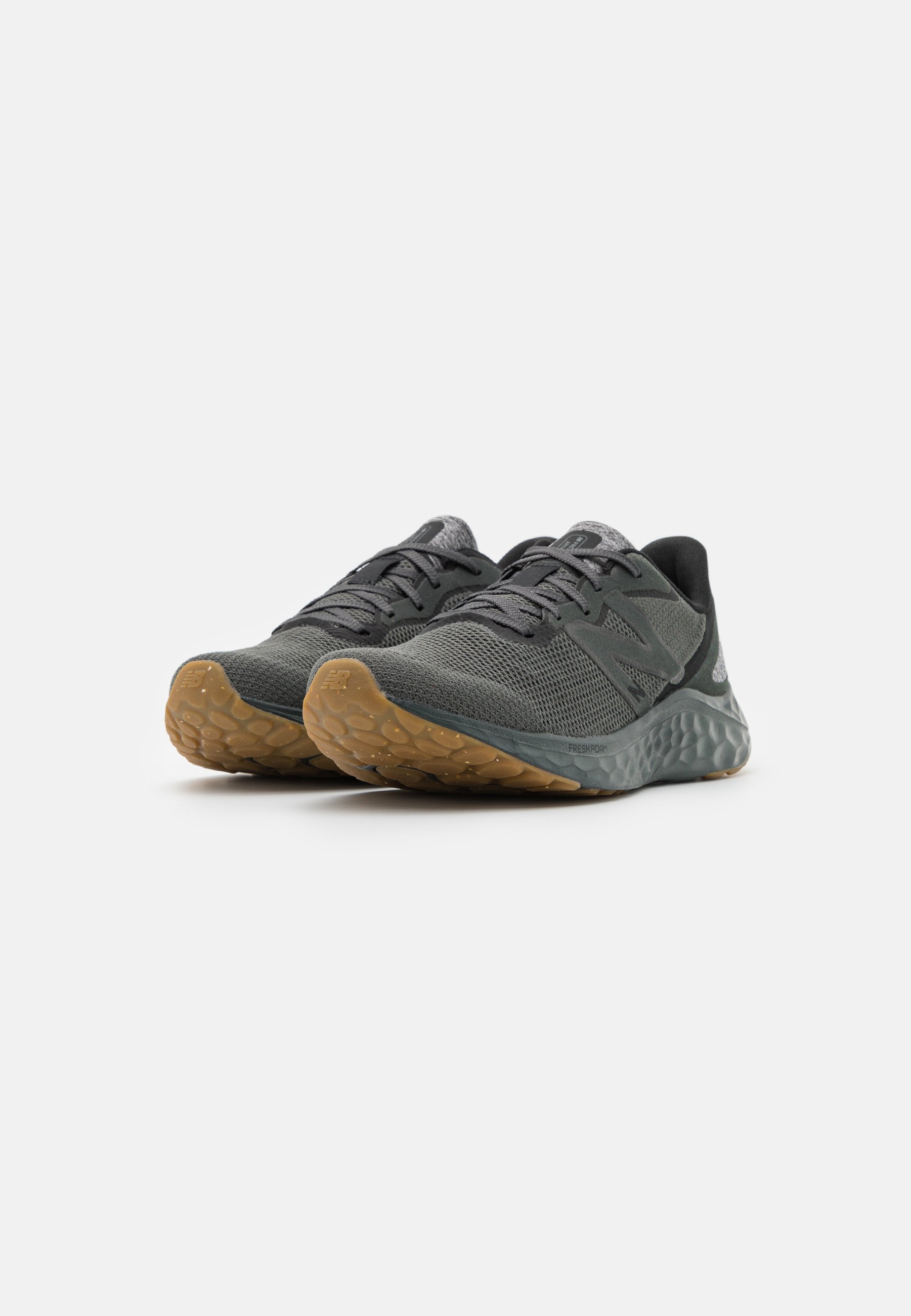NB FRESH FOAM ARISHI V4 - Neutral running shoes - black/black