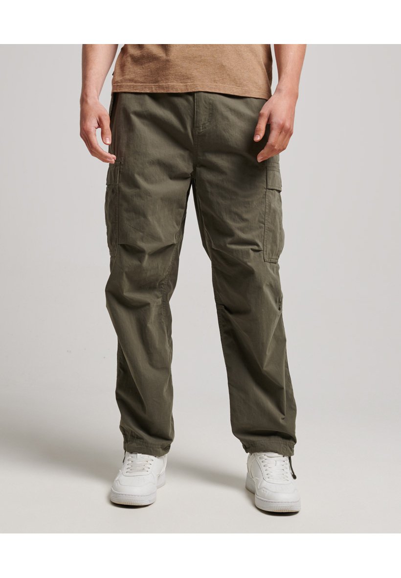 Superdry PARACHUTE GRIP - Cargo trousers - olive night/green