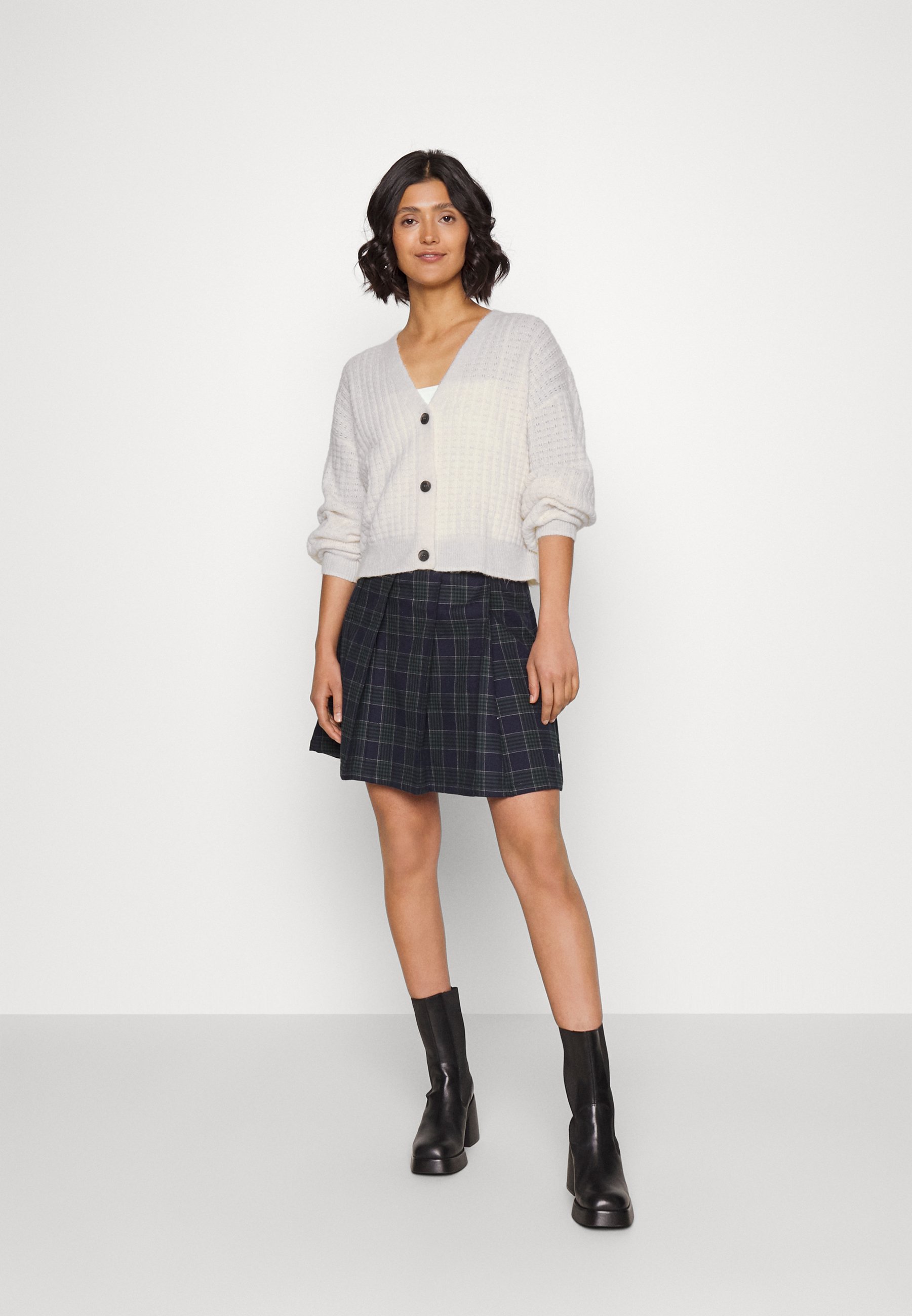 Vero Moda VMELISA LS V-NECK BUTTON GA EP - Cardigan - birch/beige