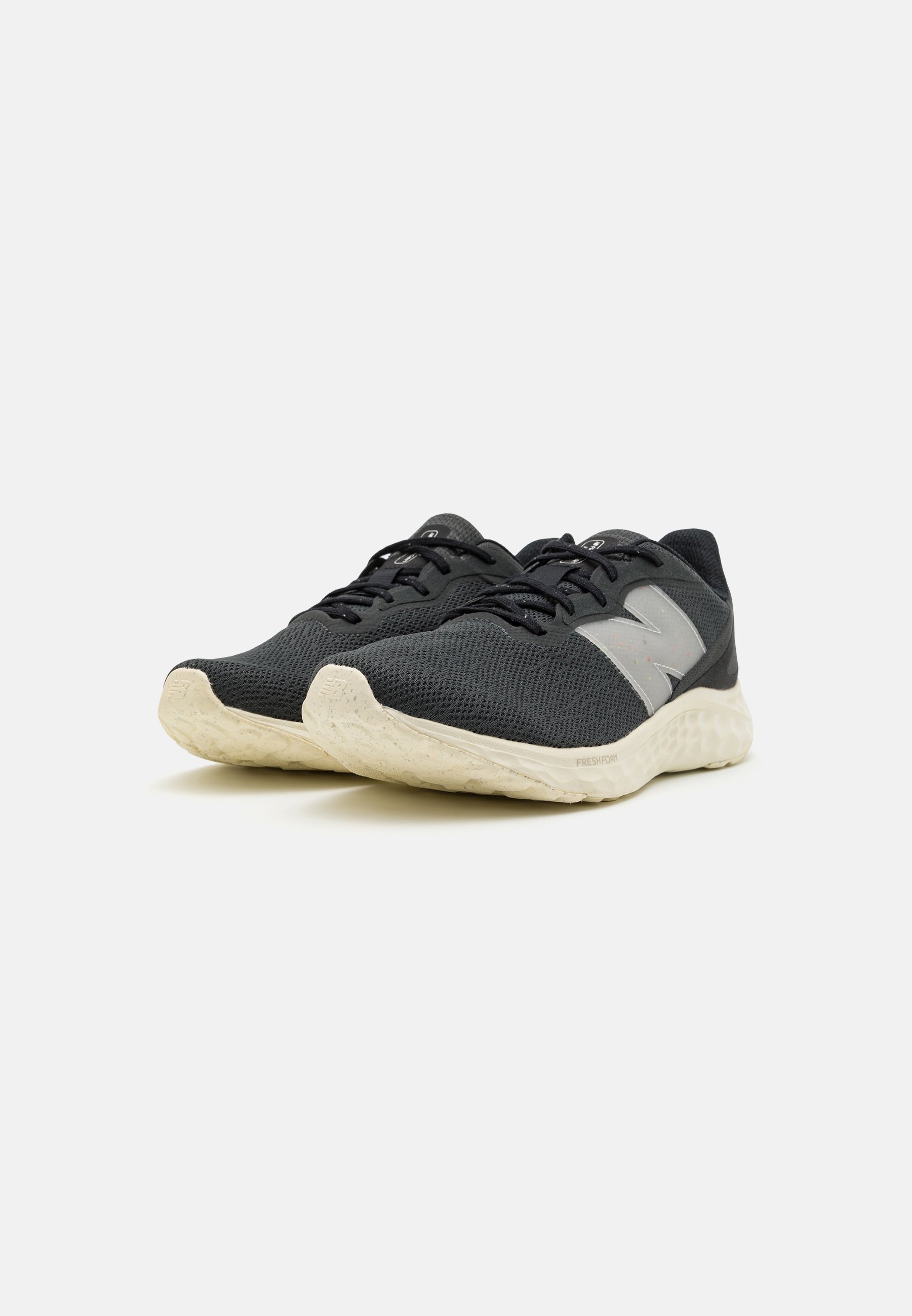 NB FRESH FOAM ARISHI V4 - Neutral running shoes - black
