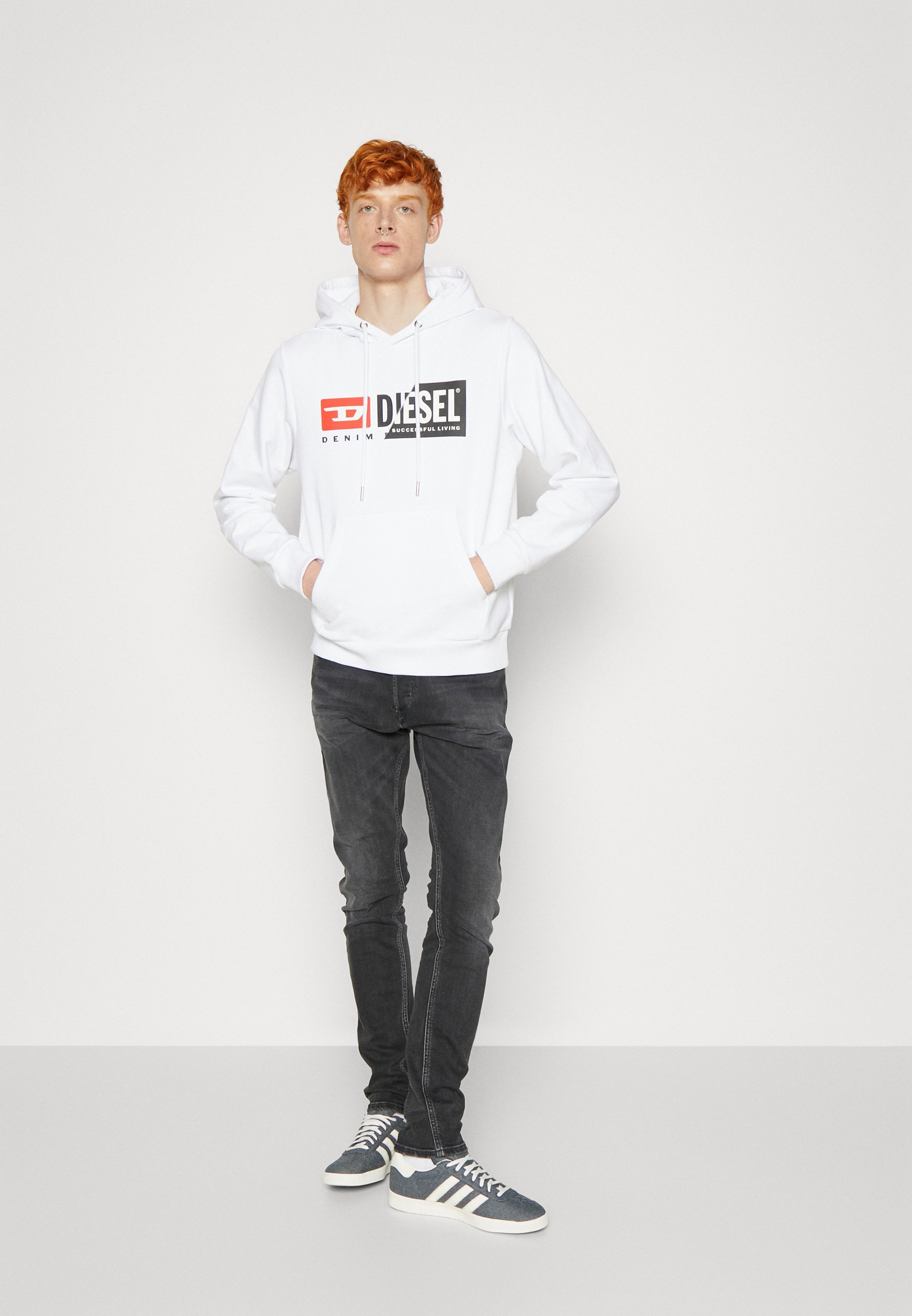 Diesel TEPPHAR-X - Straight leg jeans - r82as/grey denim