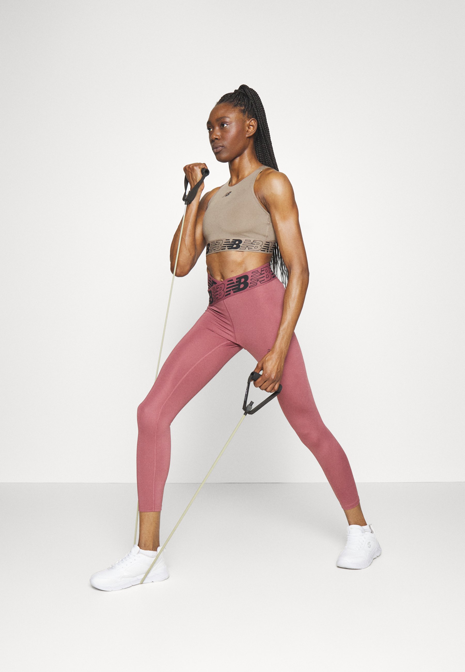 NB RELENTLESS CROP BRA - Medium support sports bra - mushroom/brown