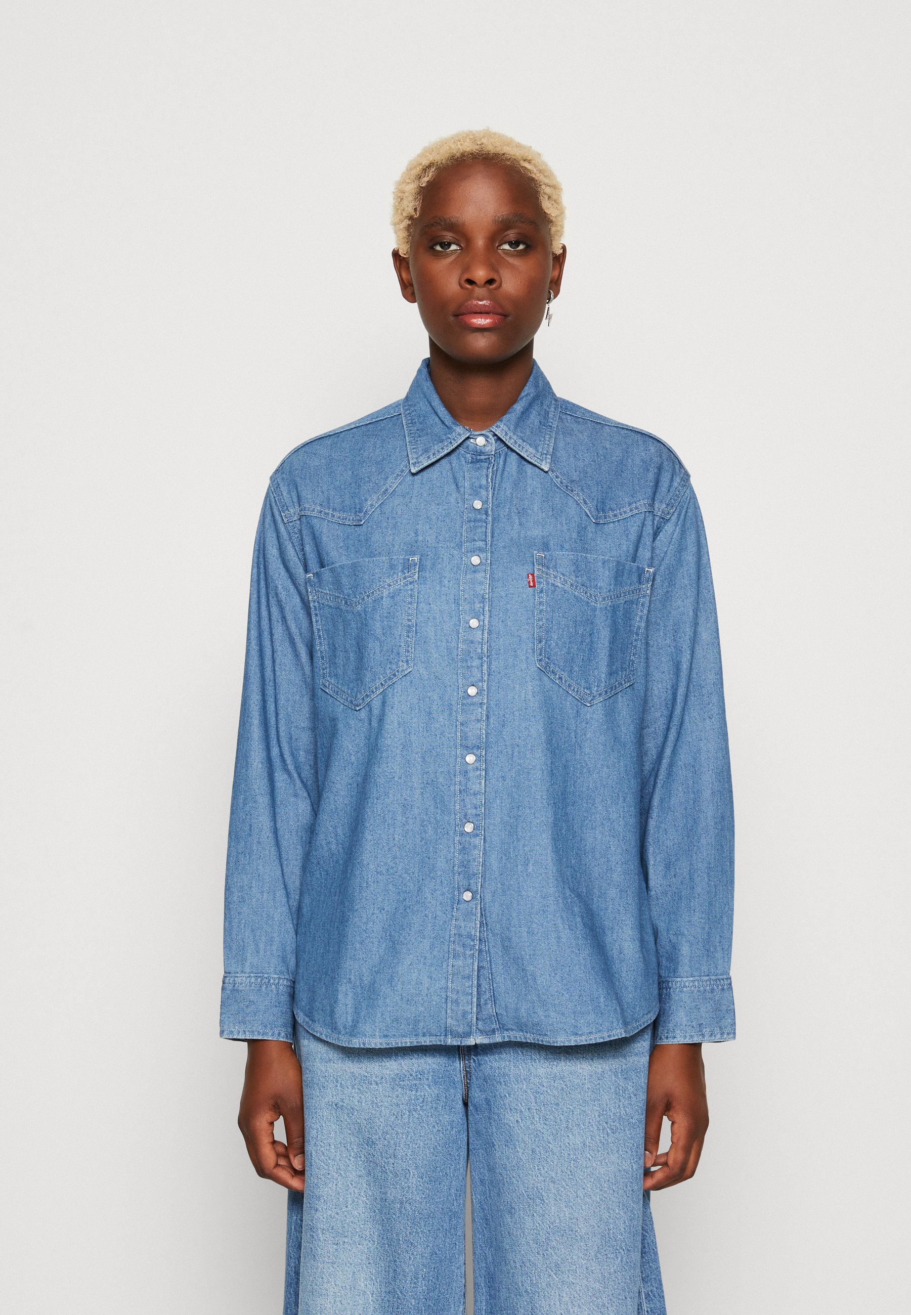 Levi's® DONOVAN WESTERN - Button-down blouse - long journey/light-blue denim