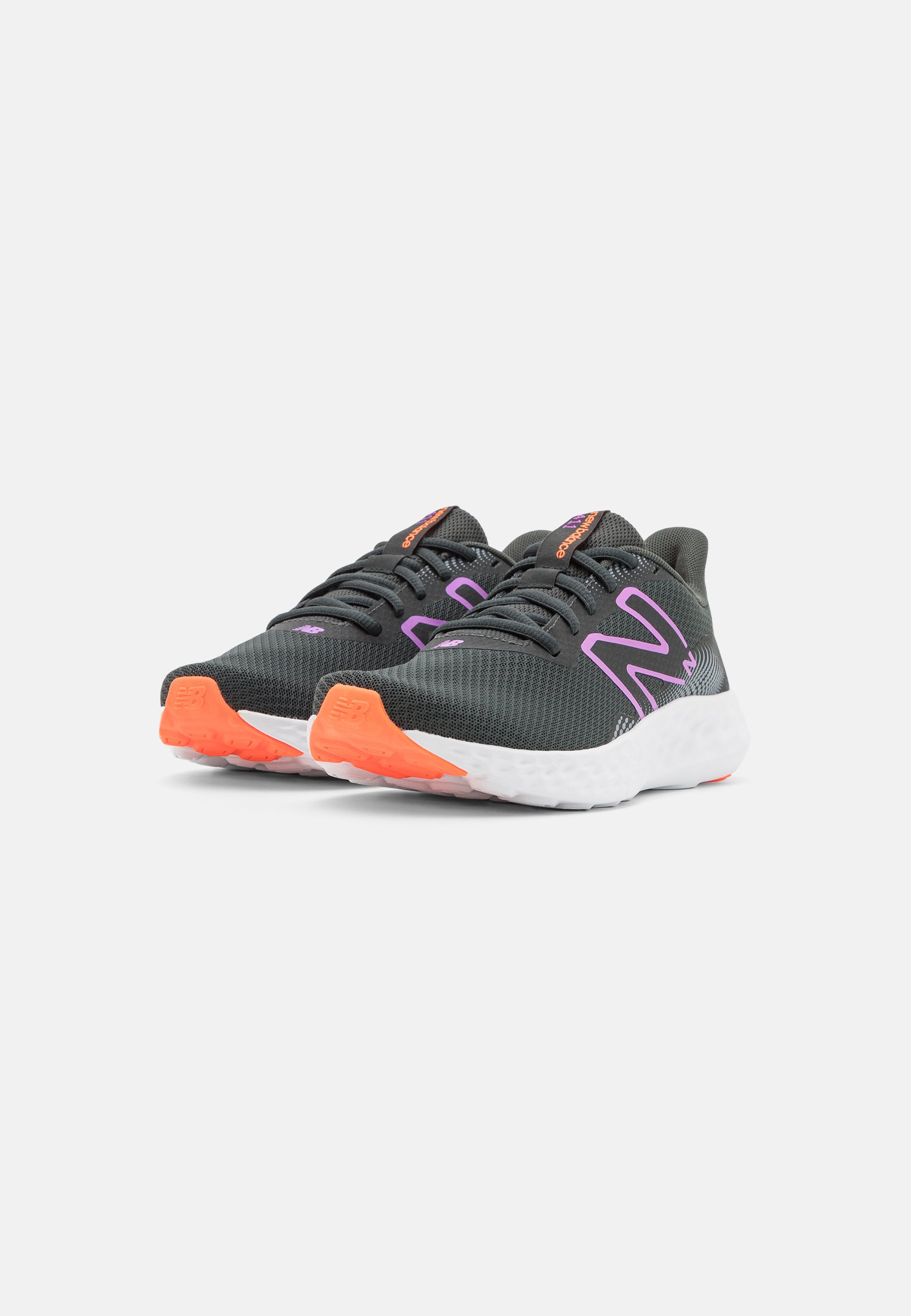 NB 411V3 - Neutral running shoes - black