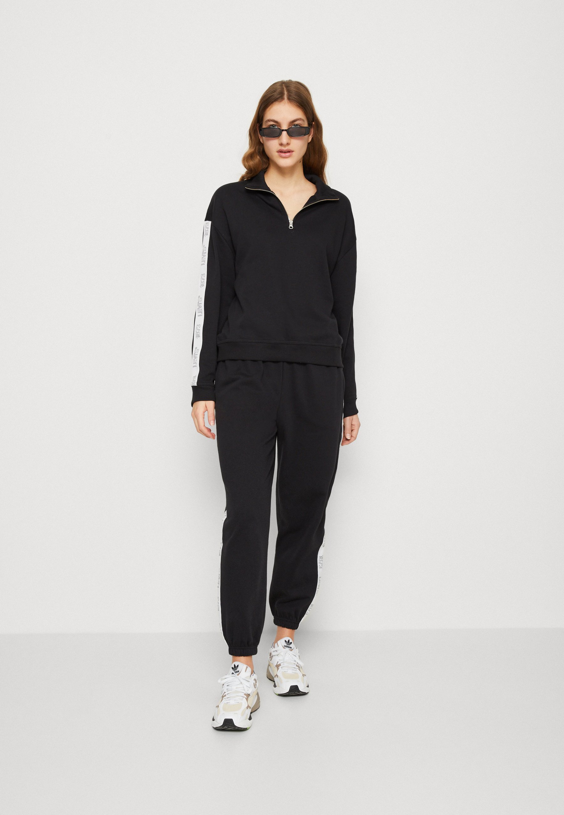 Levi's® GRAPHIC RUE ZIP CREW - Sweatshirt - caviar/black