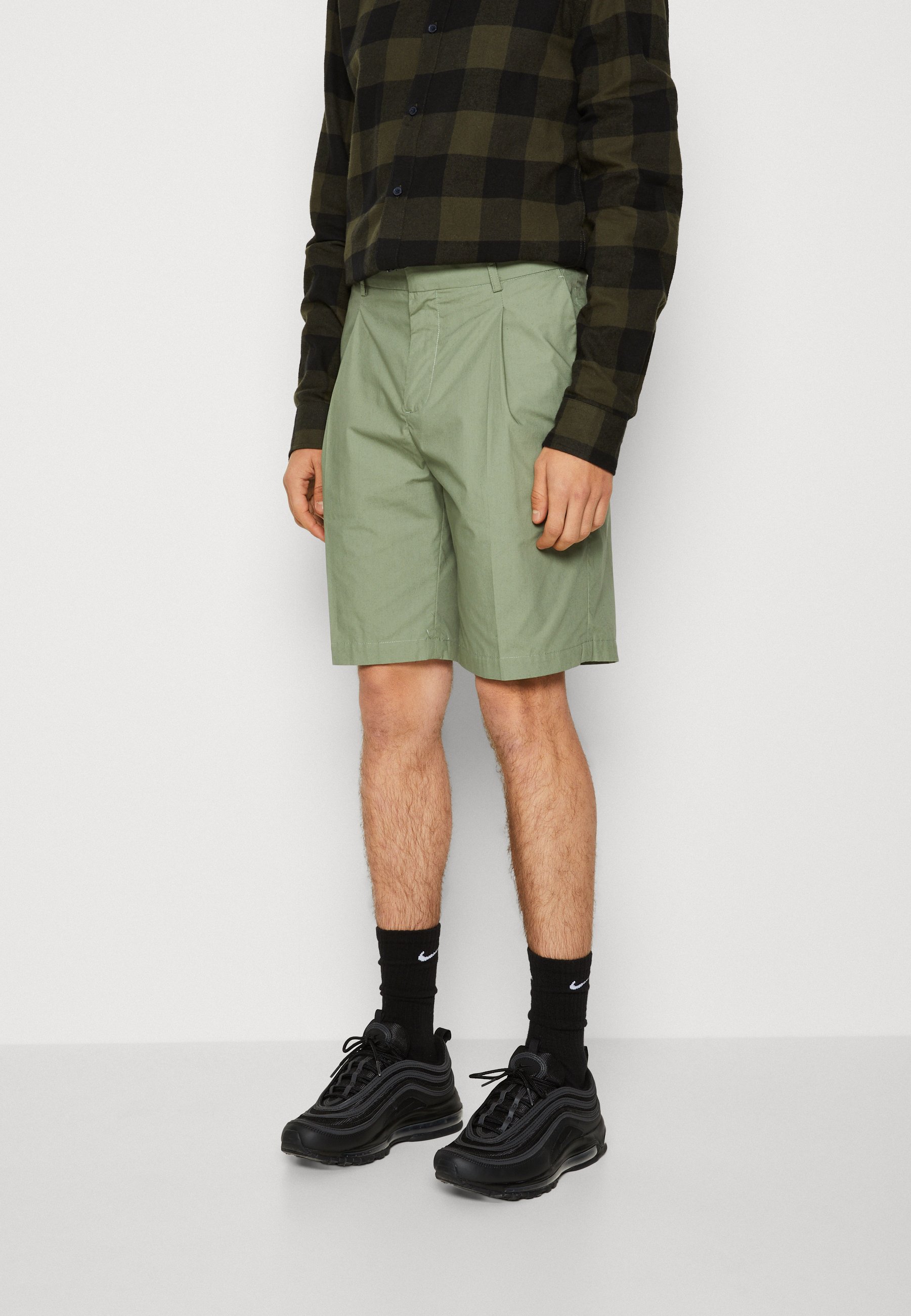 Scotch & Soda RELAXED PLEATED BERMUDA - Shorts - army/khaki