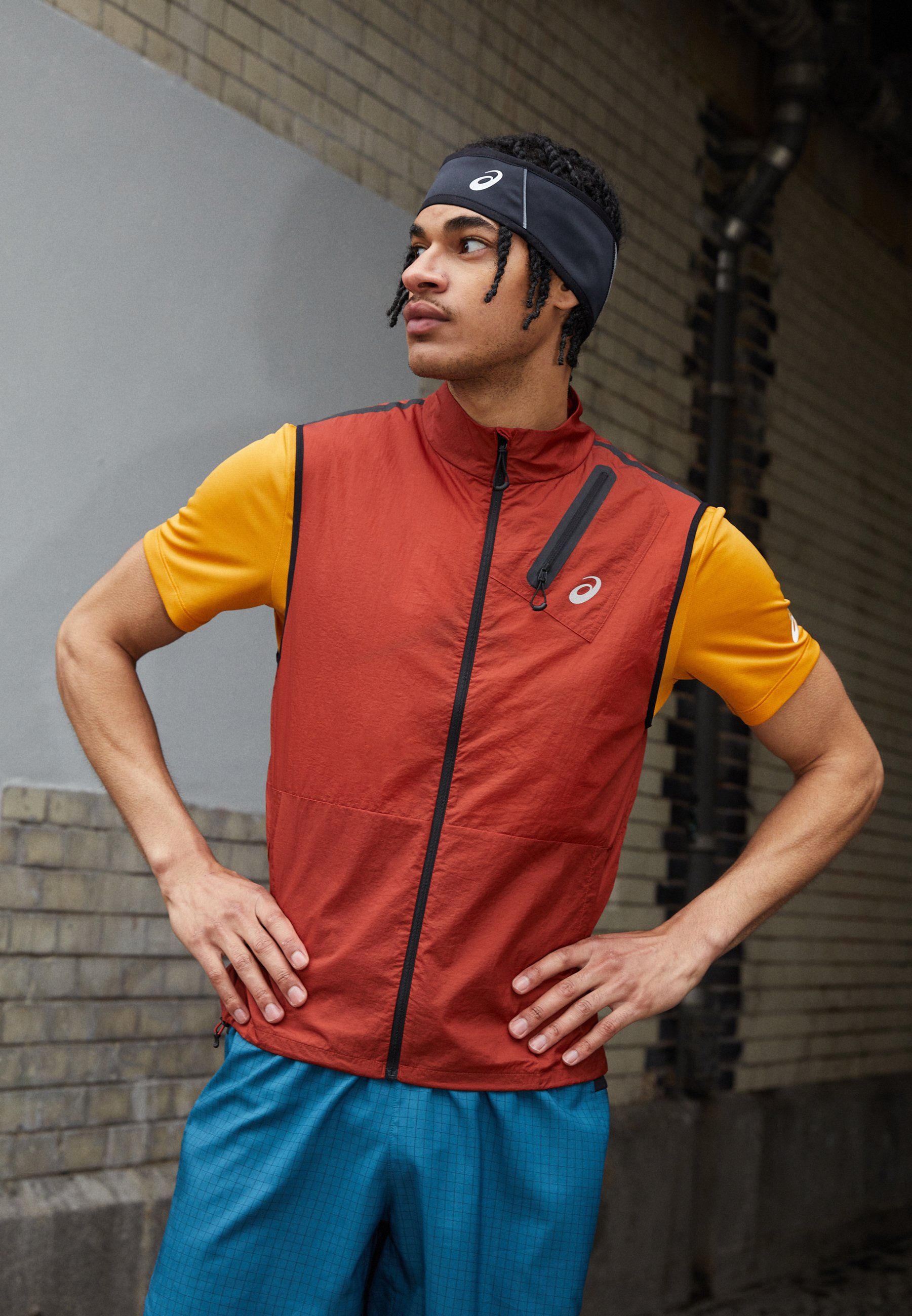 ASICS METARUN PACKABLE VEST - Waistcoat - spice latte/red