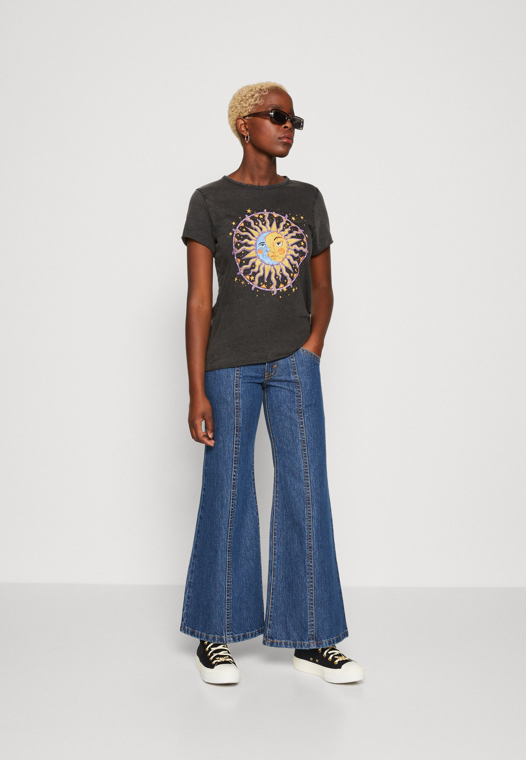 Levi's® NOUGHTIES BIG BELLS - Flared Jeans - never wrong/stone blue denim
