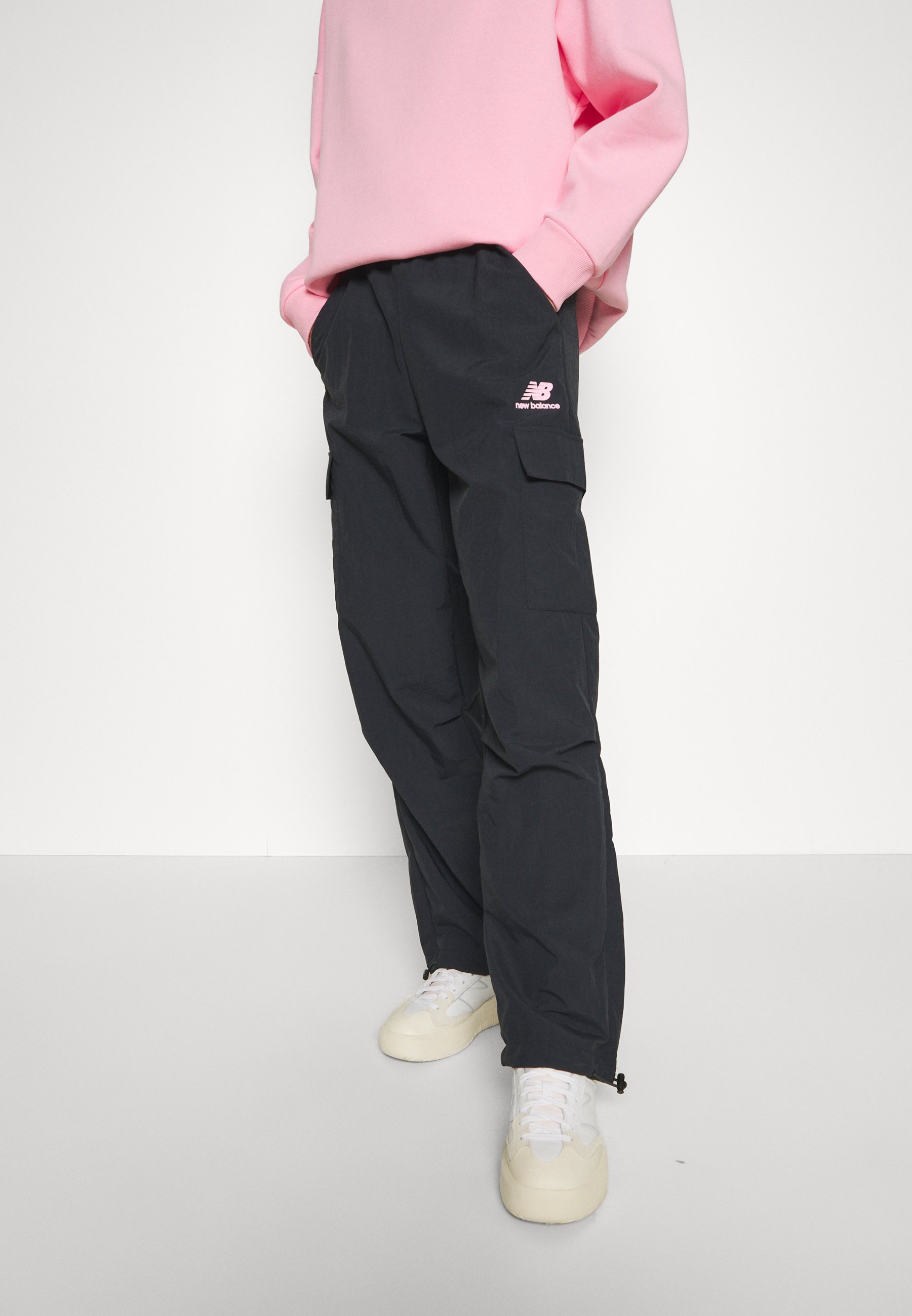 NB PARACHUTE PANT - Cargo trousers - black