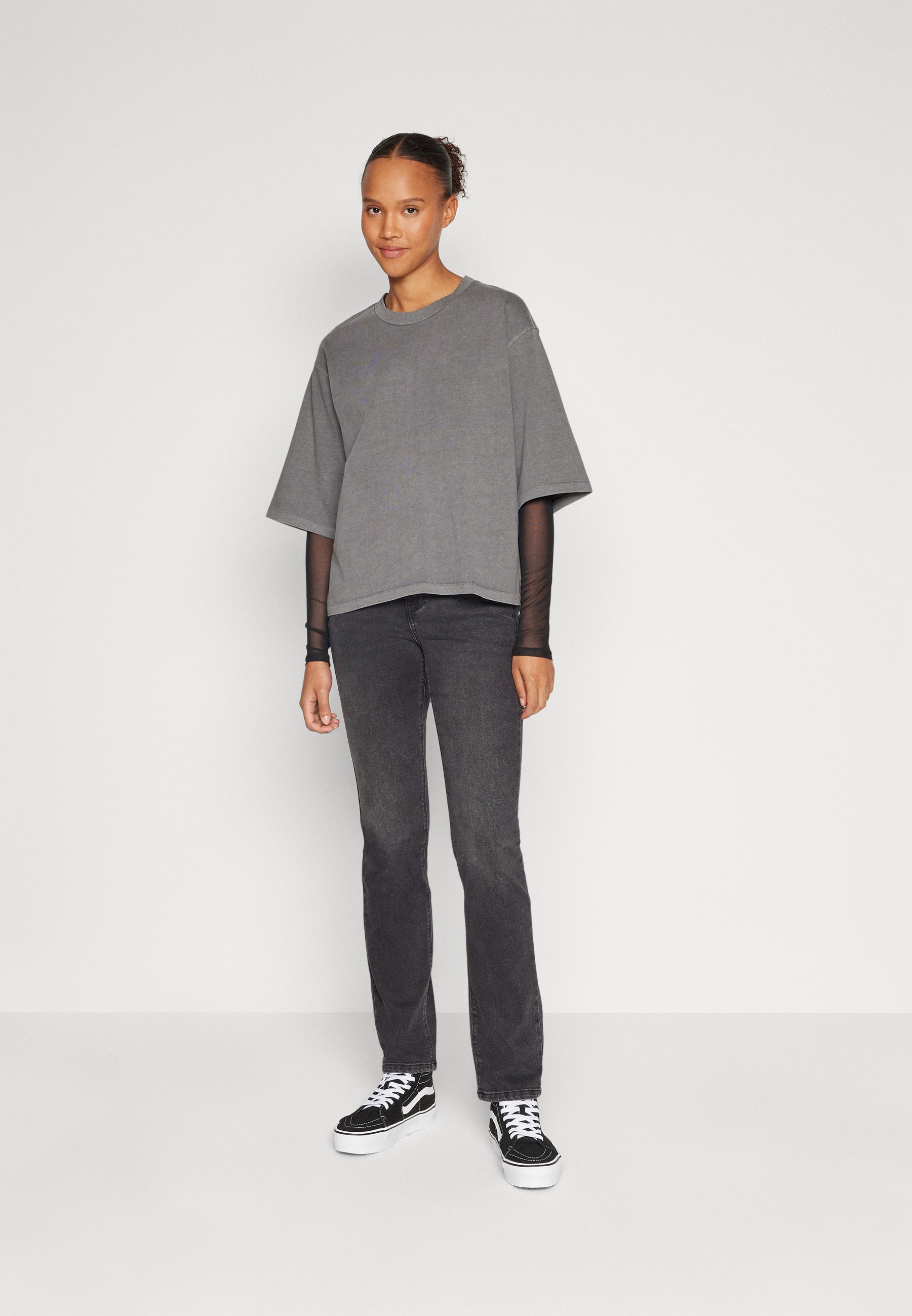 ONLY ONLSTINA WASHED TOP - Basic T-shirt - castlerock/grey