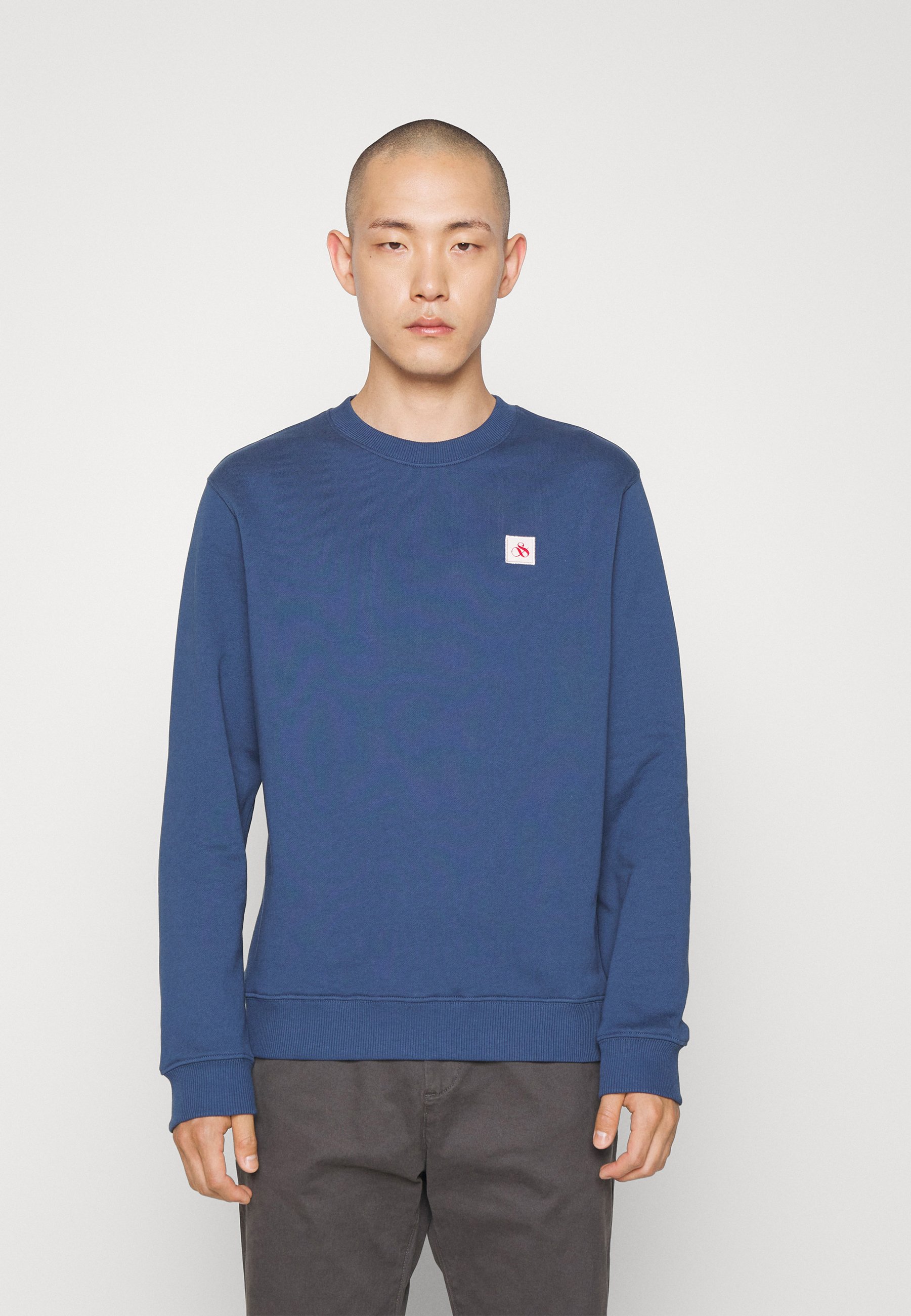 Scotch & Soda ESSENTIALS LOGO BADGE CREW NECK - Sweatshirt - storm blue/blue