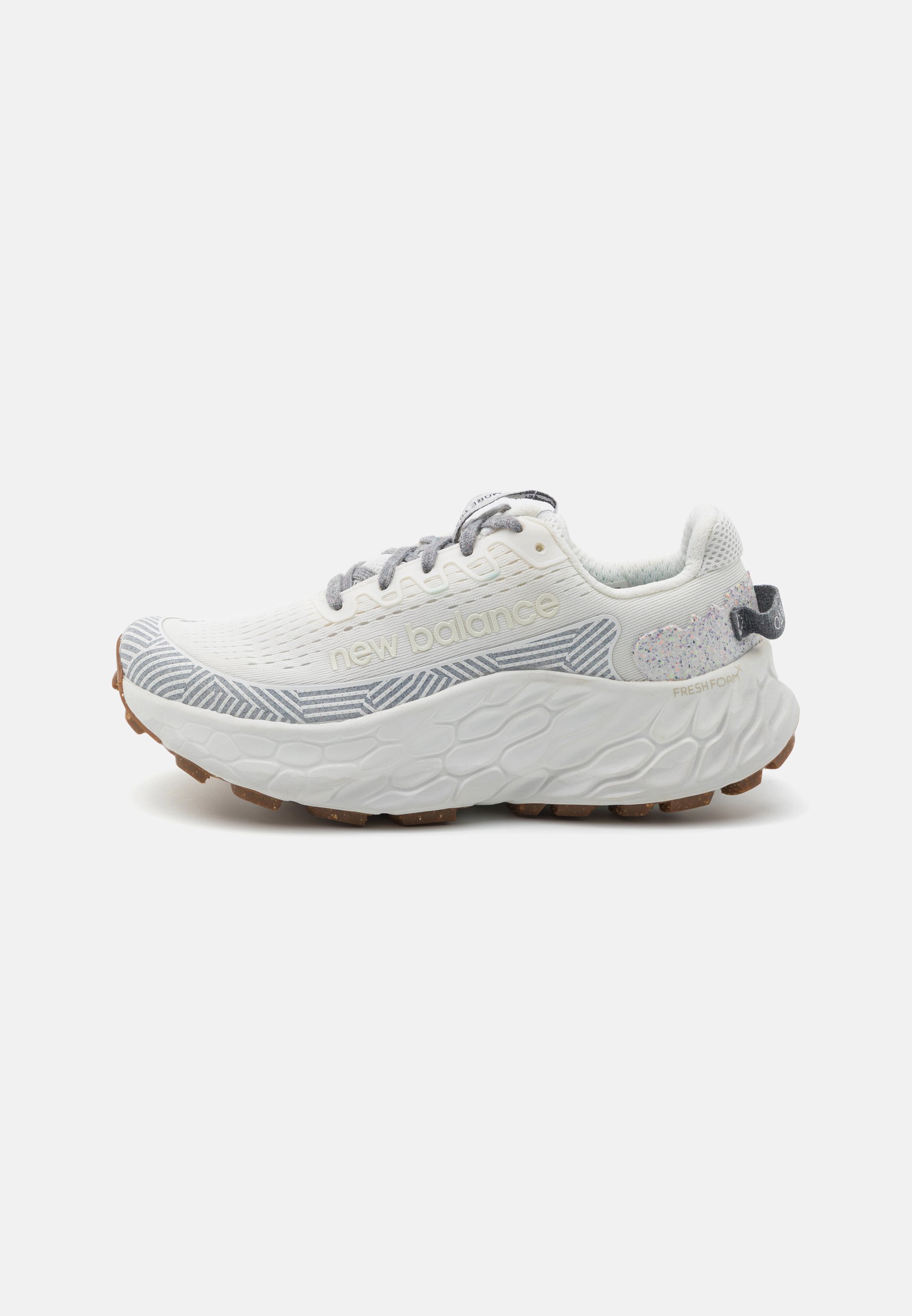 NB FRESH FOAM X MORE - Trail running shoes - white