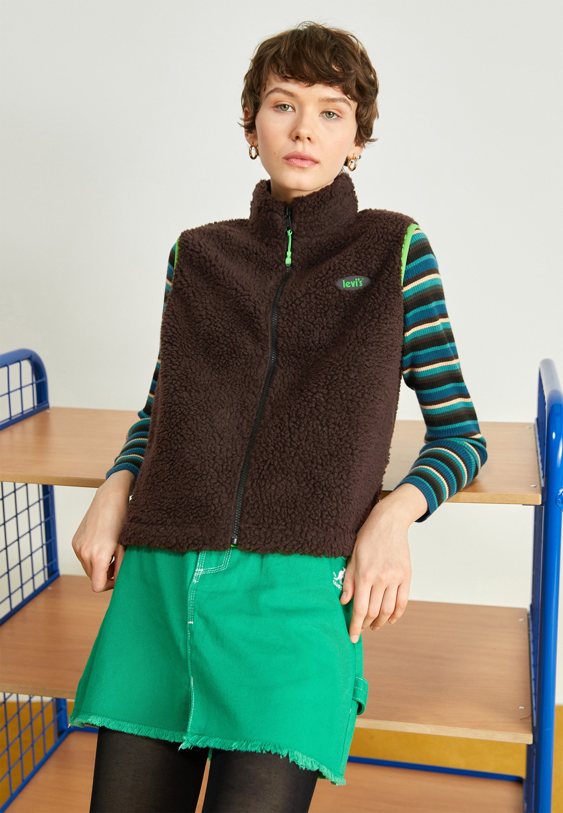 Levi's® SUPER FLUFF SHERPA VEST - Waistcoat - mole/dark brown