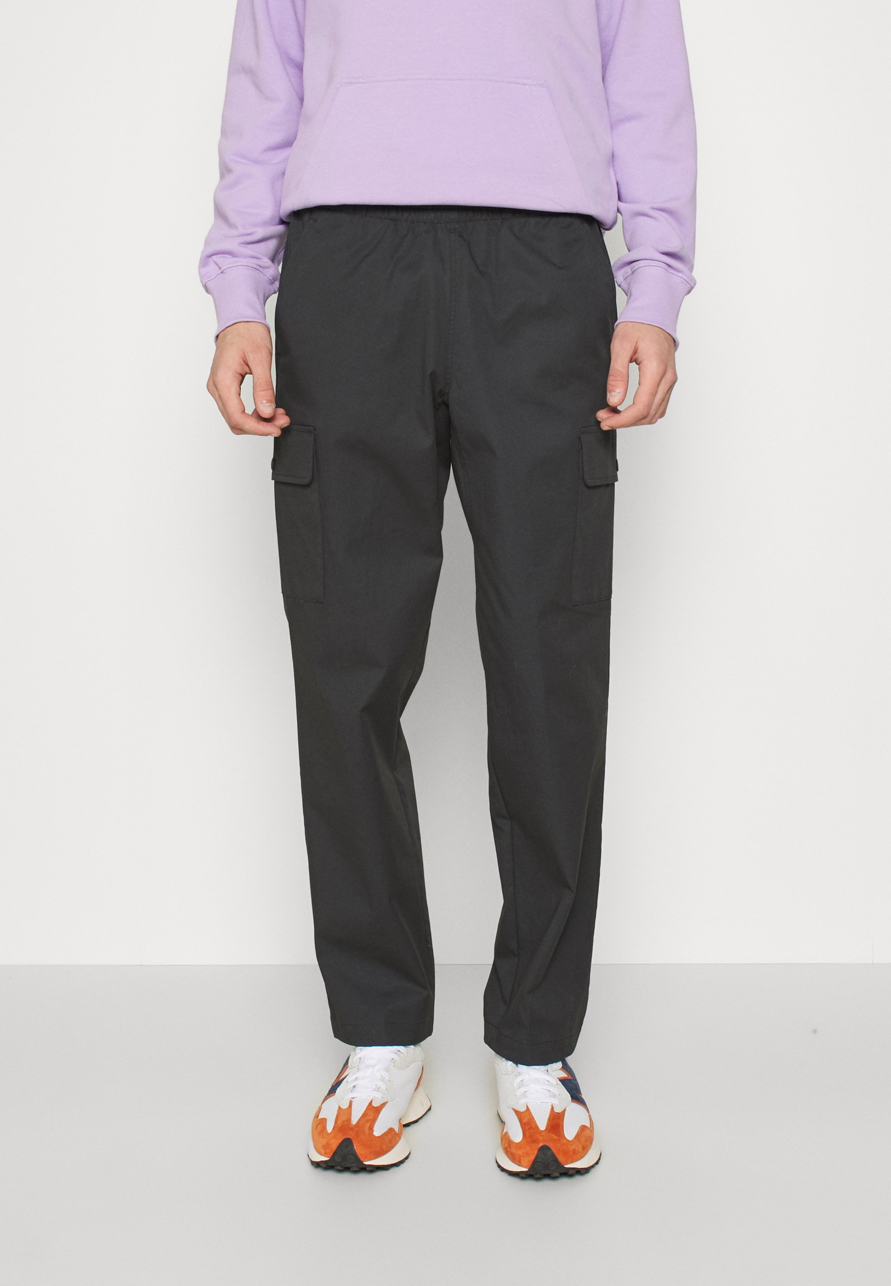 NB NB ATHLETICS - Cargo trousers - black