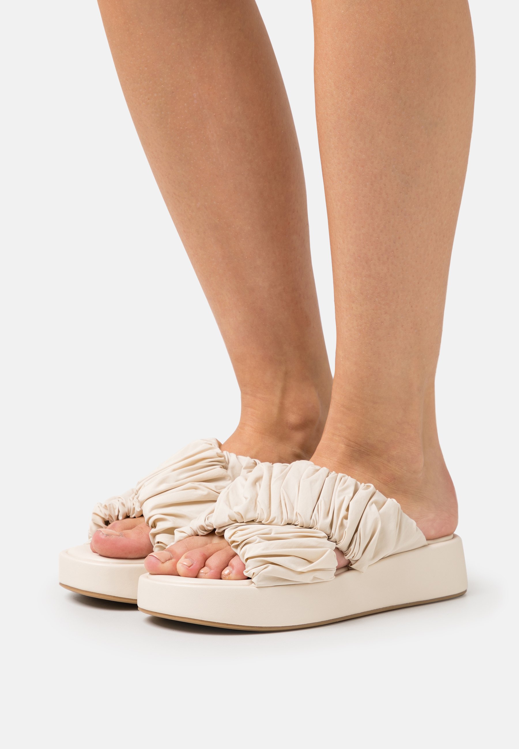 Steve Madden BELLSHORE - Mules - bone/off-white