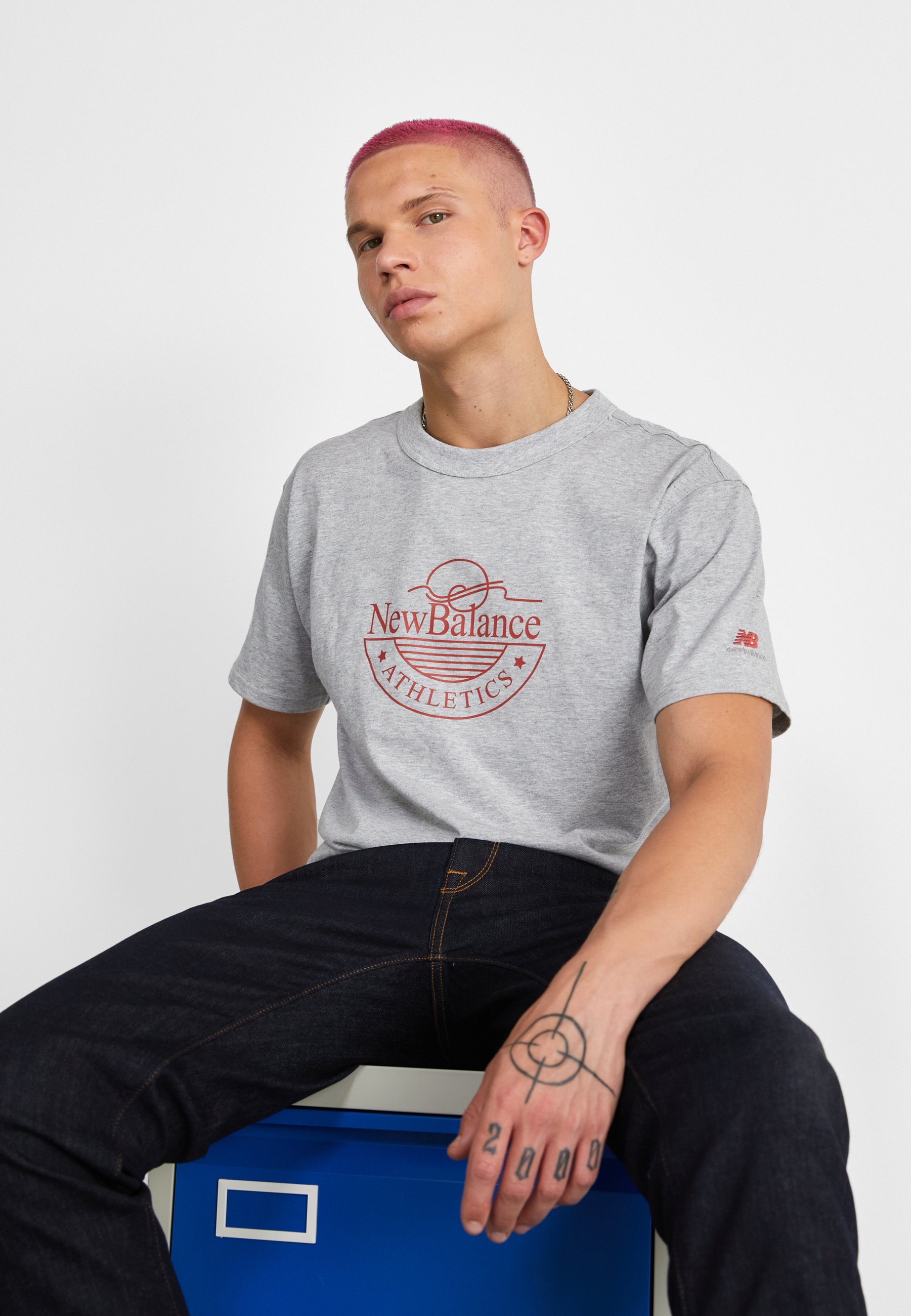 NB ATHLETICS ARCHIVE GRAPHIC - Print T-shirt - grey
