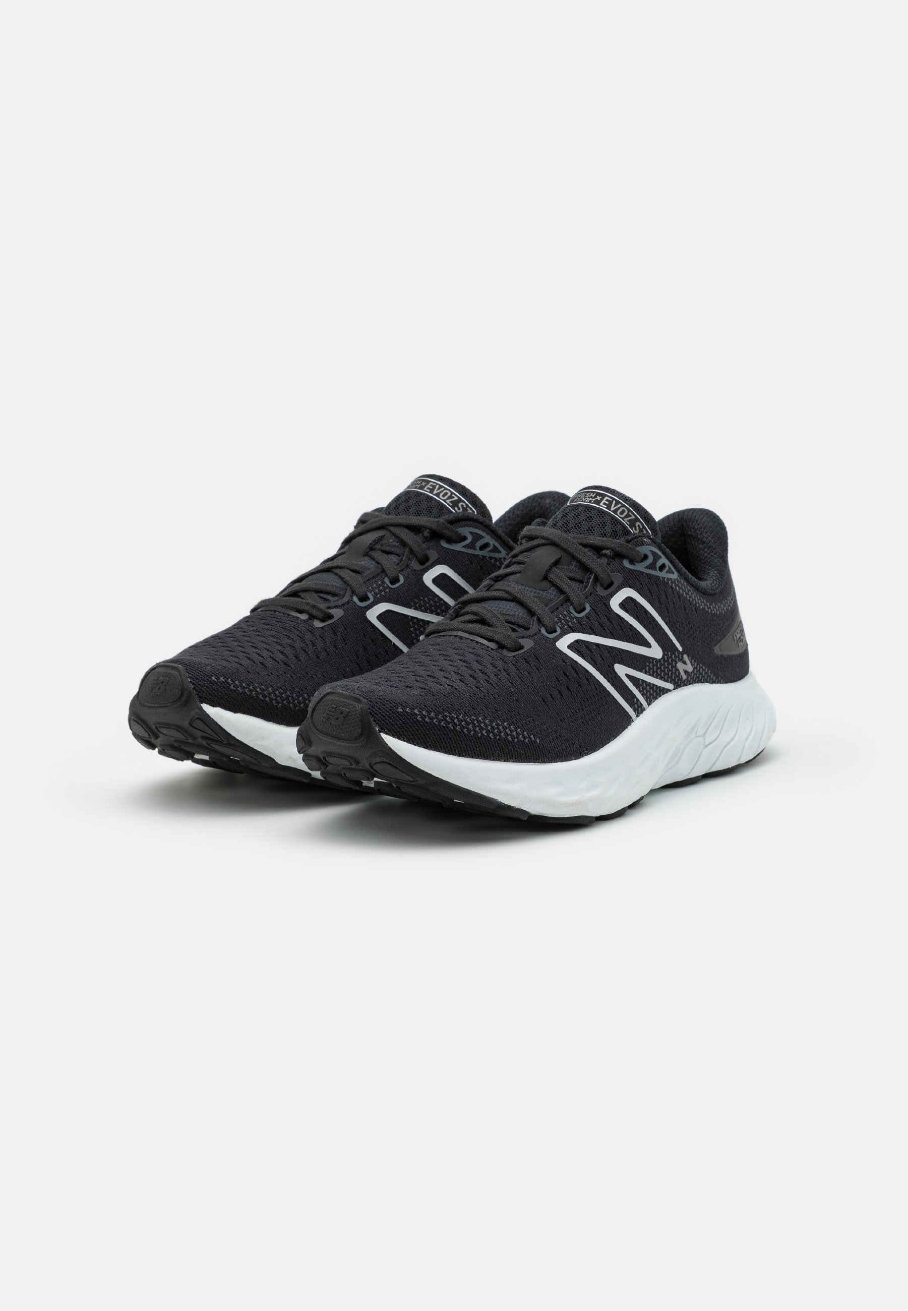 NB FRESH FOAM X EMBAR - Stabilty running shoes - black