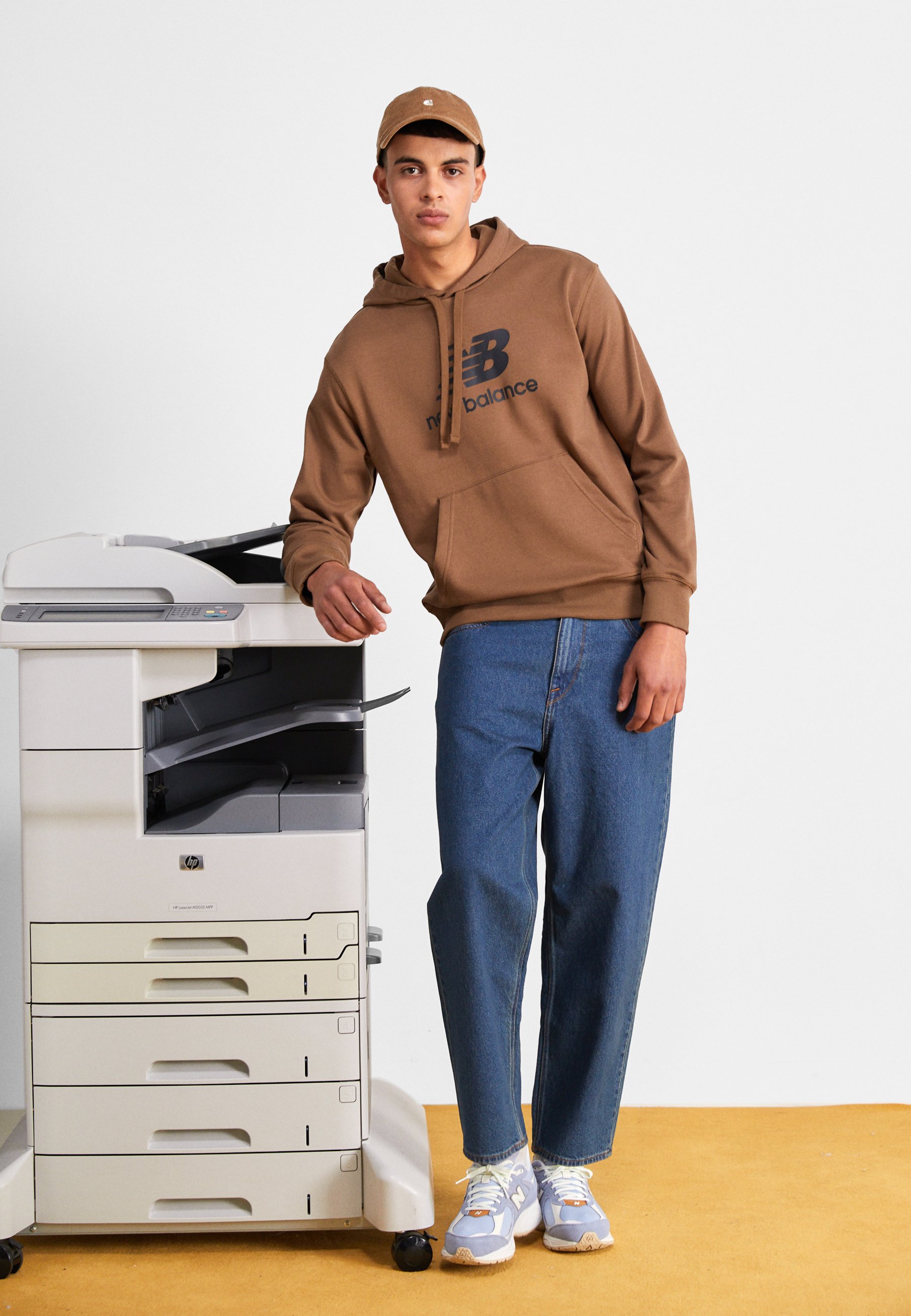 NB ESSENTIALS STACKED LOGO HOODIE - Hoodie - dark earth/brown