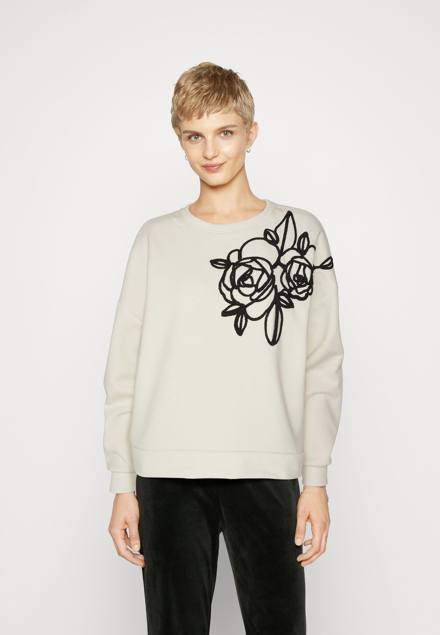Vero Moda VMEMMA EMBROIDERY - Sweatshirt - birch/black/off-white