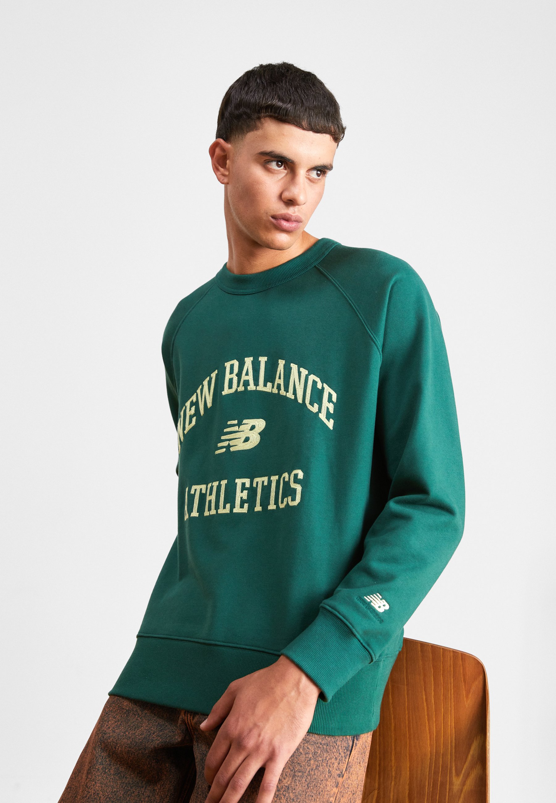 NB ATHLETICS VARSITY CREWNECK - Sweatshirt - nightwatch green/dark green