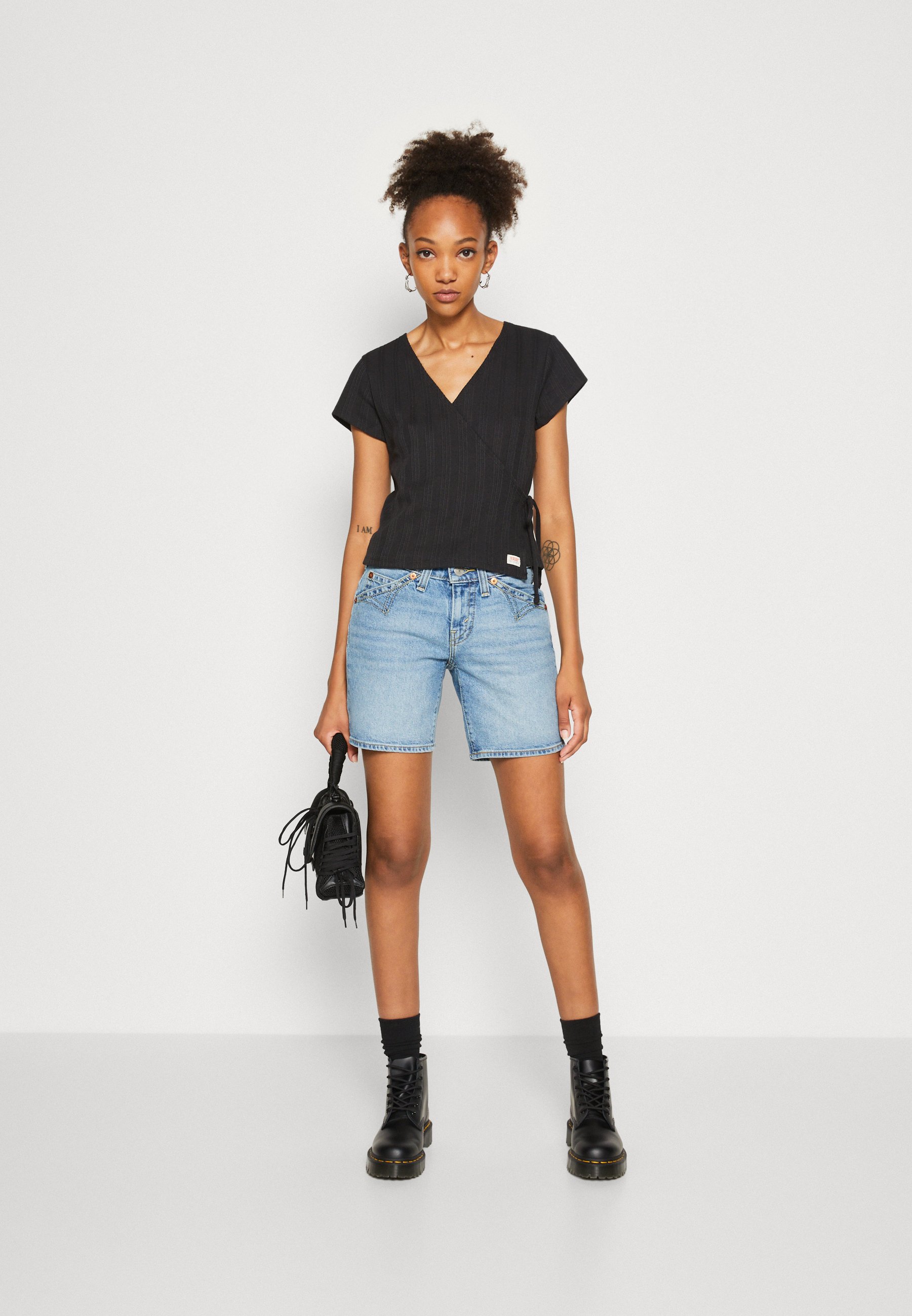 Levi's® DRY GOODS POINTELLE WRAP - Print T-shirt - caviar/black