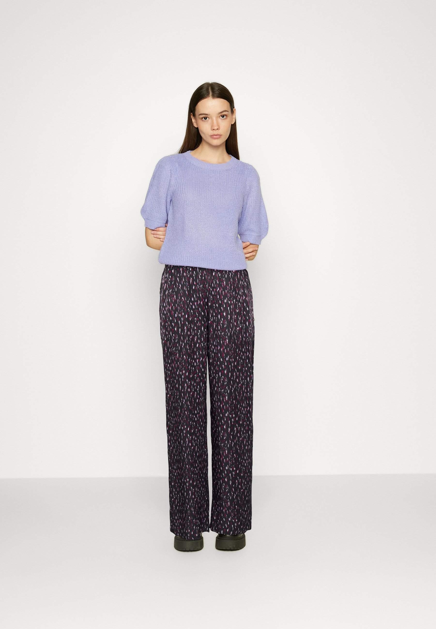 Scotch & Soda GIA MID RISE WIDE LEG PRINTED TROUSERS - Trousers - black