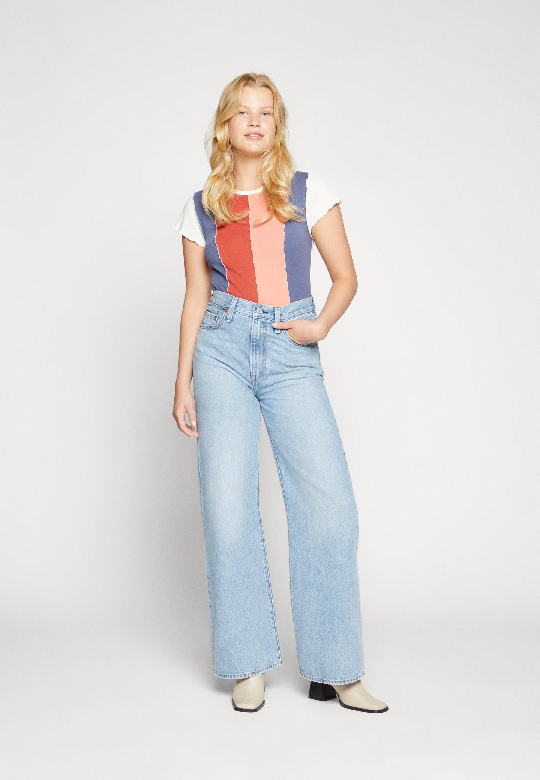 Levi's® RIBCAGE WIDE LEG - Relaxed fit jeans - far and wide/light-blue denim